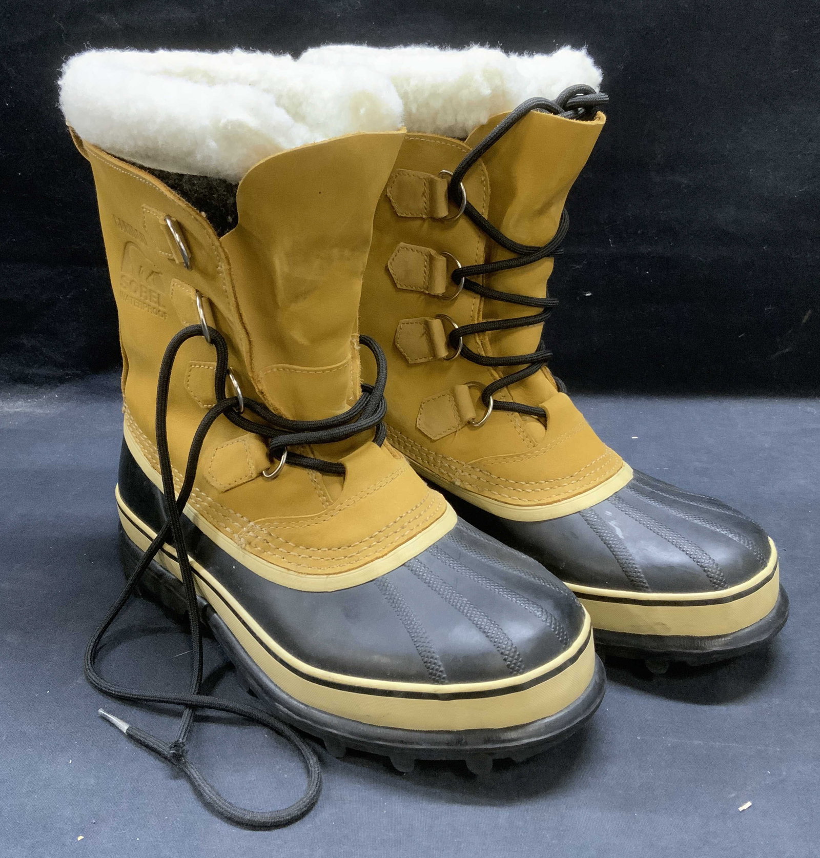 Sorel Caribou Waterproof Winter Boots: Sorel Caribous waterproof winter boots. Size 7. Synthetic material and lining, natural rubber. Some wear to material and soles consistent with exposure. Sorel, Sorel boots, Sorel caribous, Sorel water