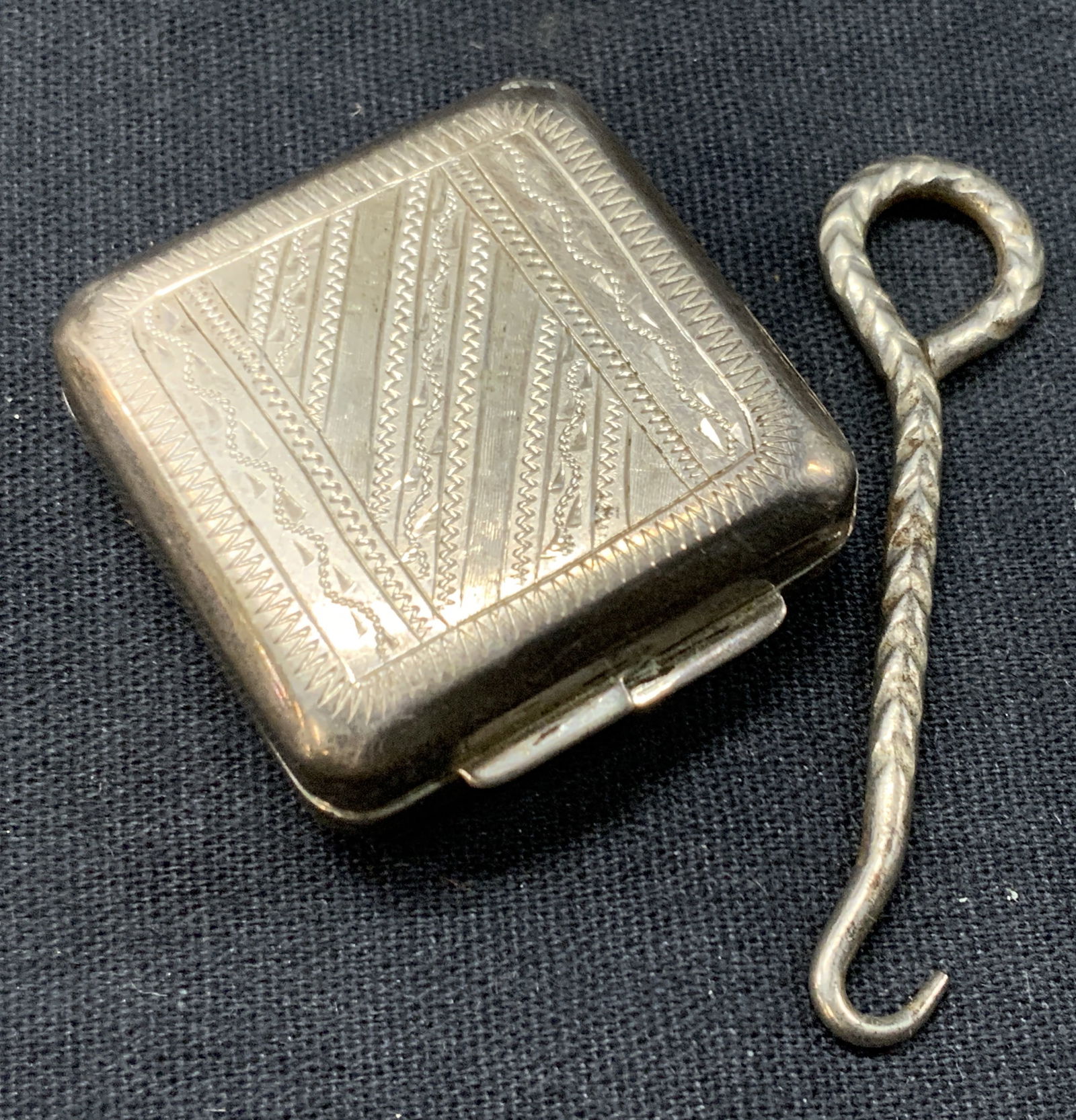Lot 2 Sterling Pill Box & Vintage Button Hook (1 of 7)