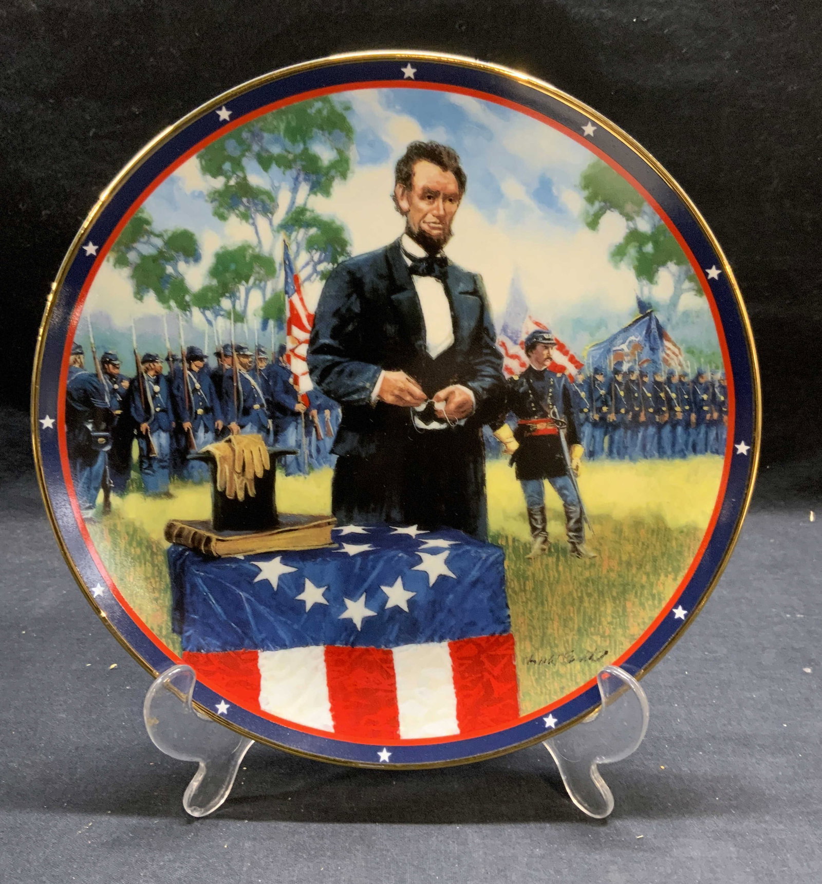 Hamilton Collection Abraham Lincoln Plate 1990: Hamilton Collection porcelain plate from The American Civil War Plate Collection. Abraham Lincoln by Don Pretchel. Issued 1990. Measures approx. 9.25 inches diameter. Trademarked and numbered to under