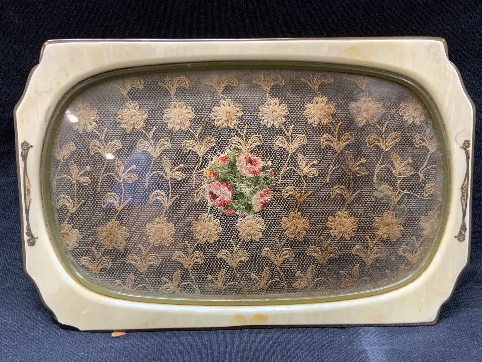 Vintage Bakelite & Hand Woven Lace Vanity Tray (1 of 11)