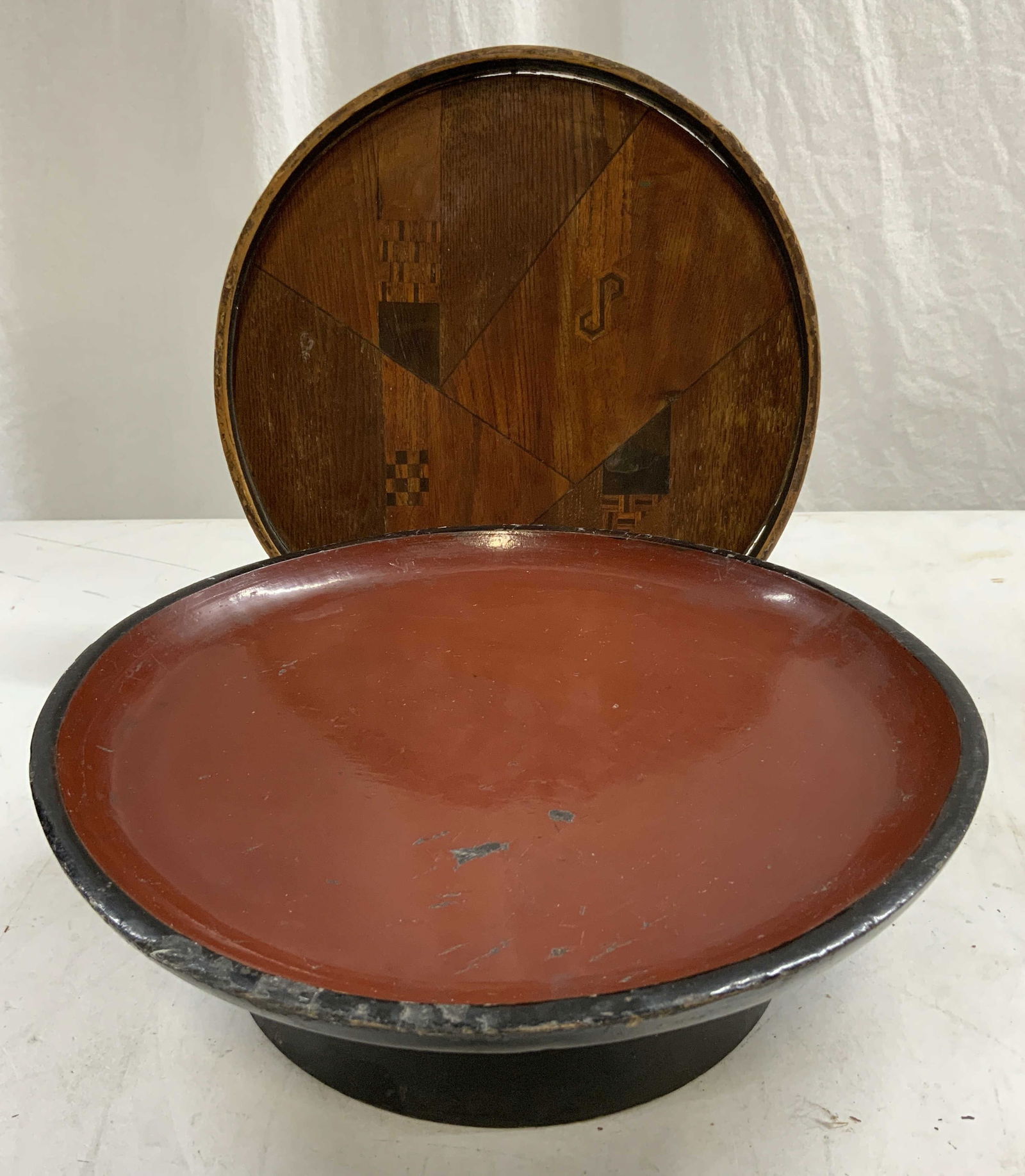 Lot 2 Vintage Lacquer & Wooden Trays (1 of 7)