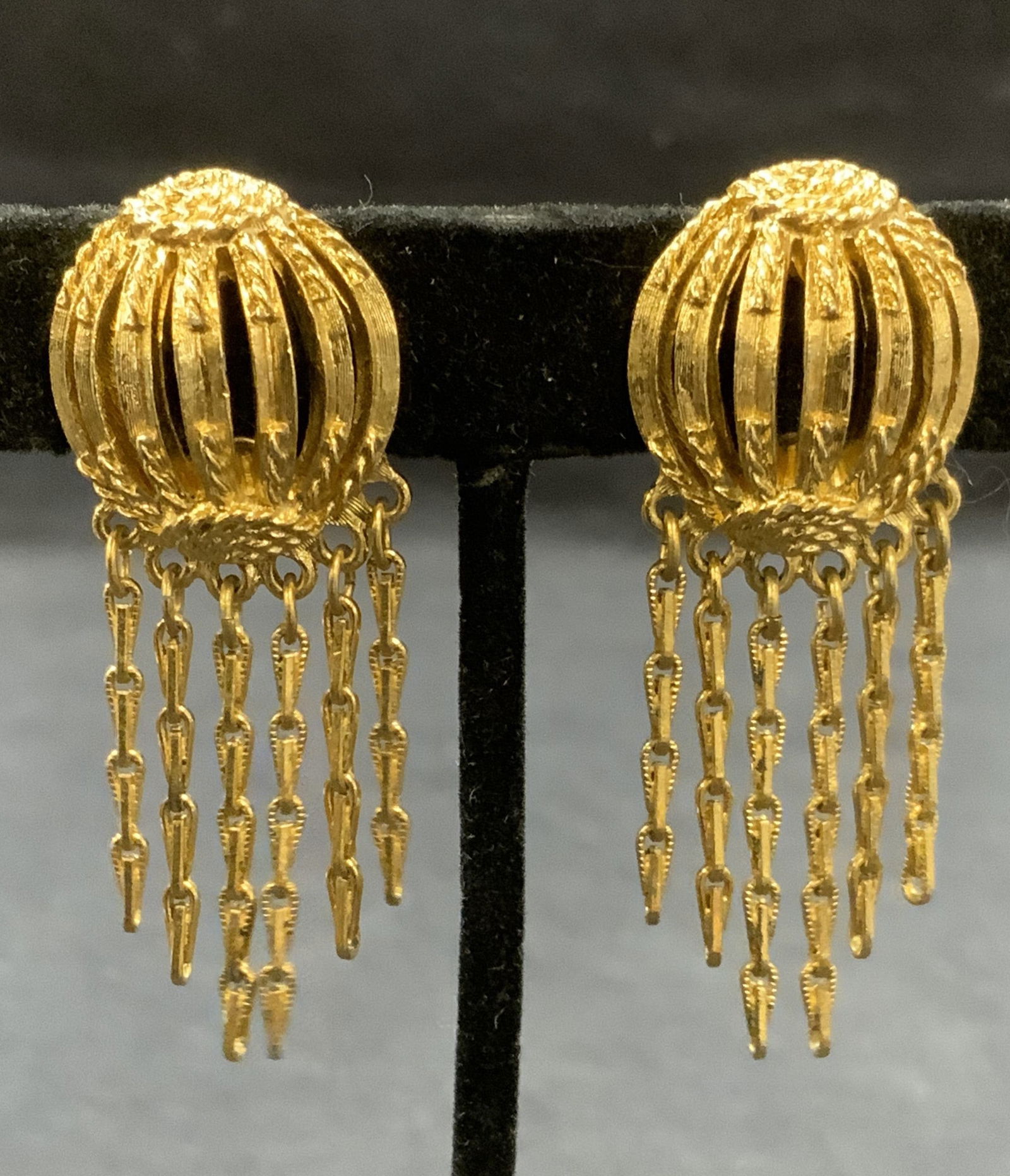 Vintage Monet Gold Tone Chain Dangle Earrings (1 of 6)