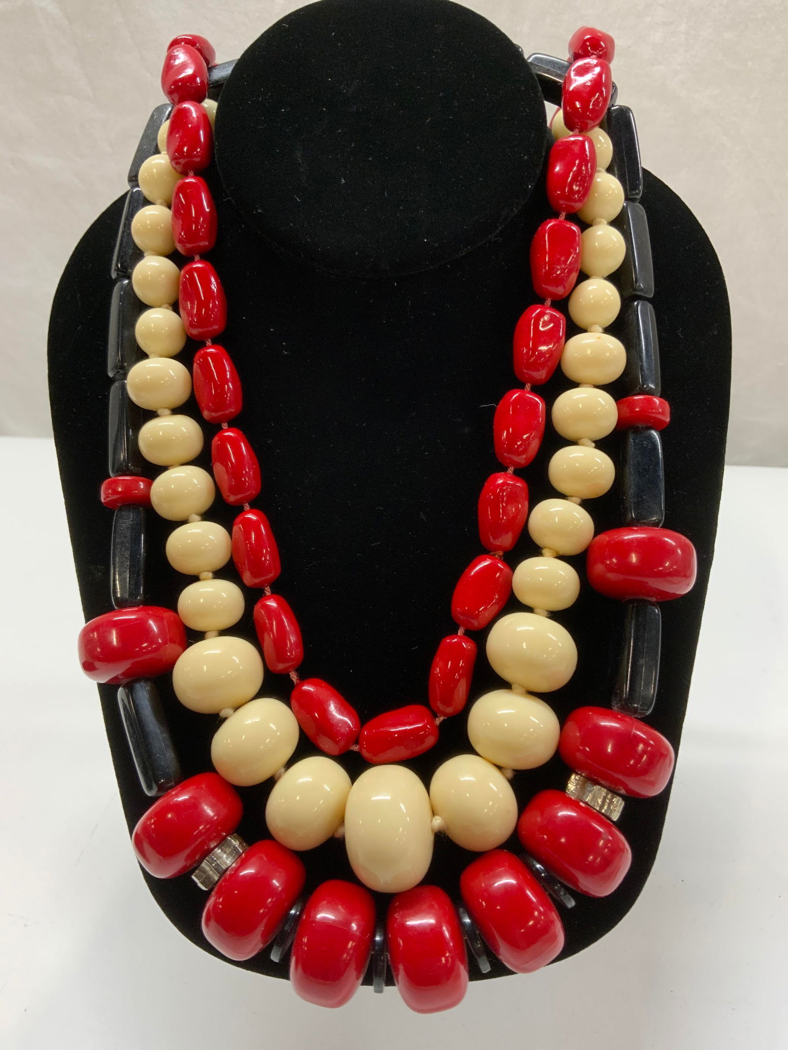 Lot 3 Beaded Cocktail Fashion Necklaces (1 of 6)