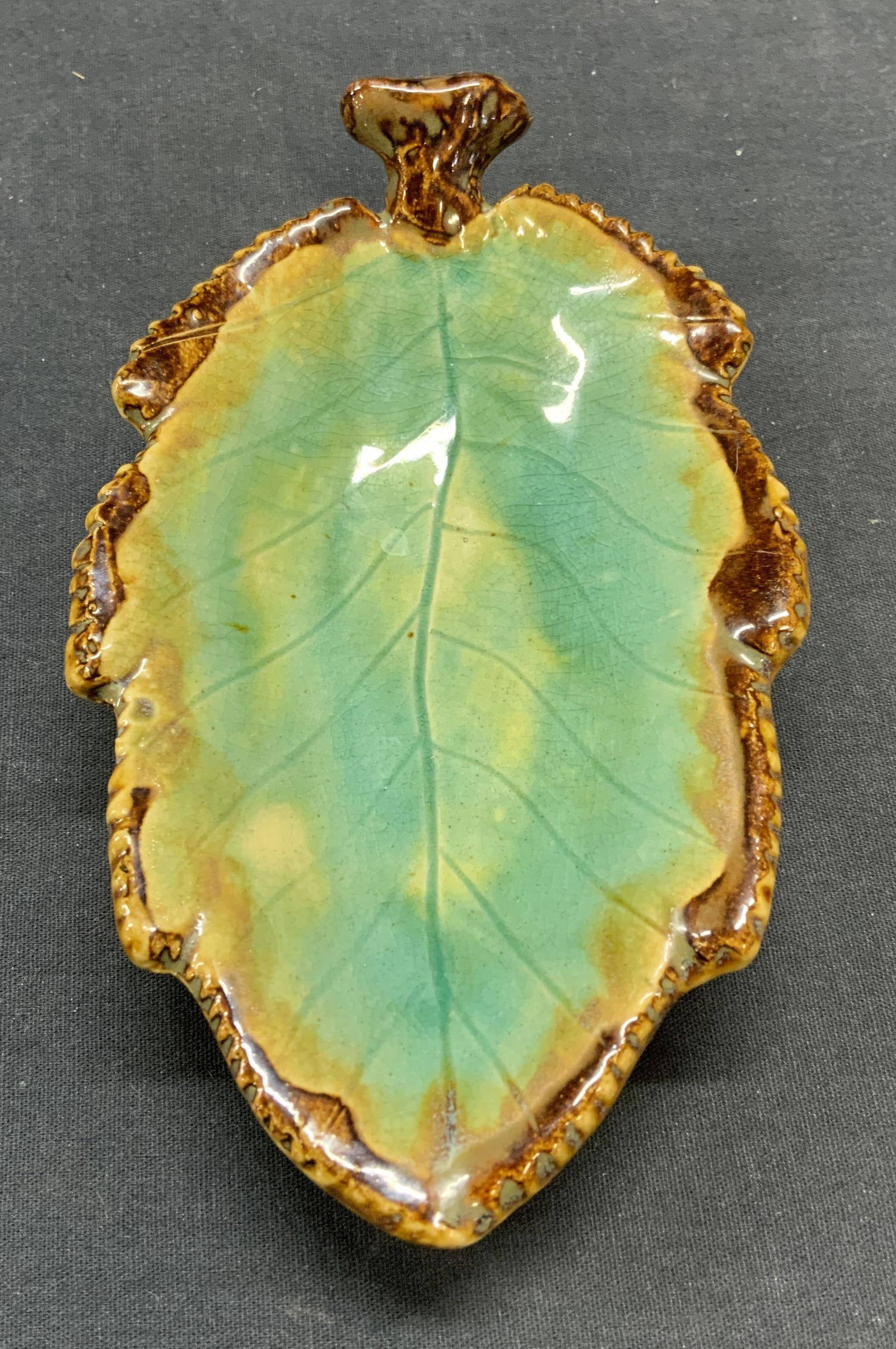 Vintage Signed Art Pottery Leaf Dish (1 of 6)