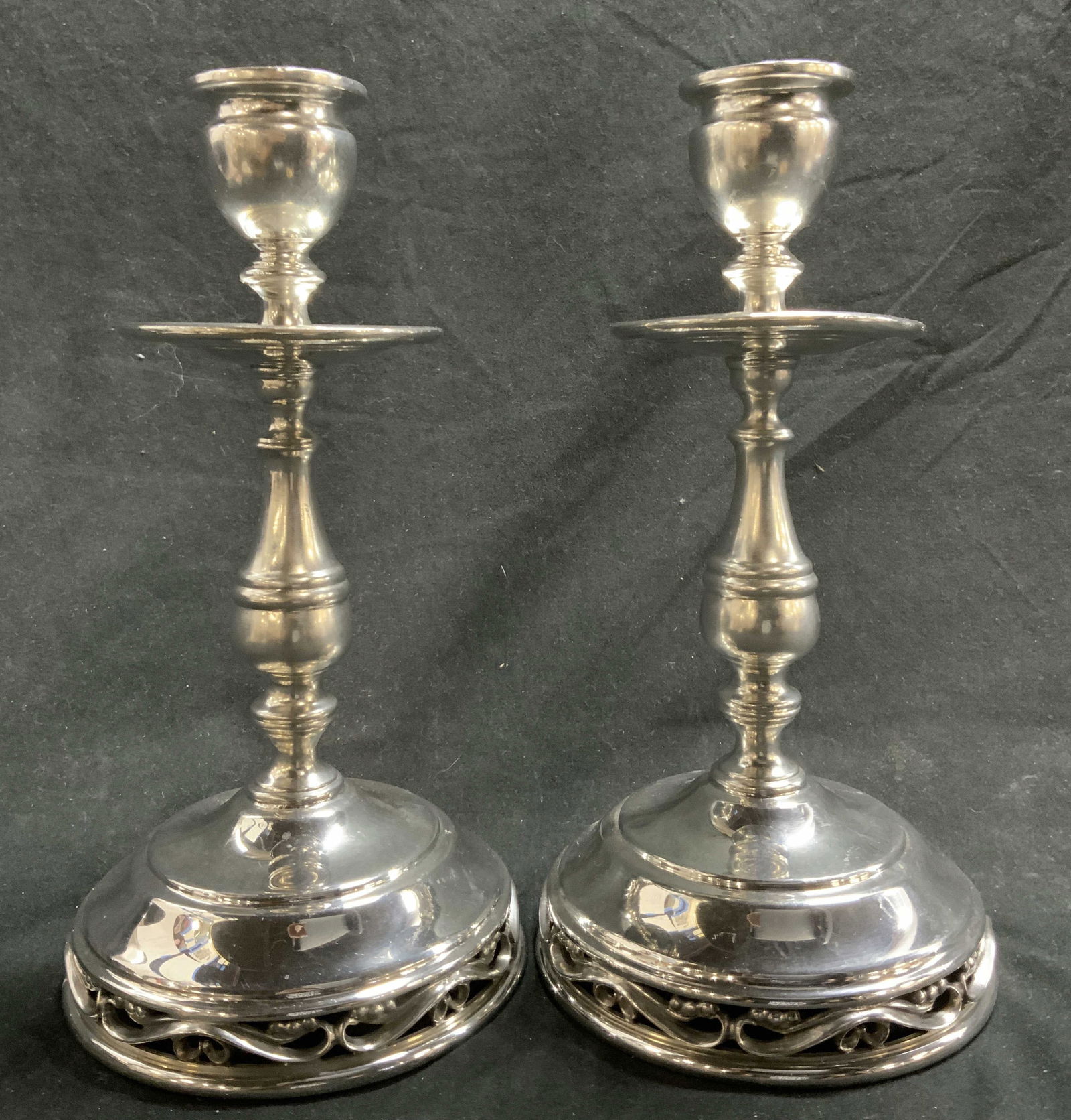 SHIRLEY Pr Handmade Pewter Candlesticks (1 of 7)