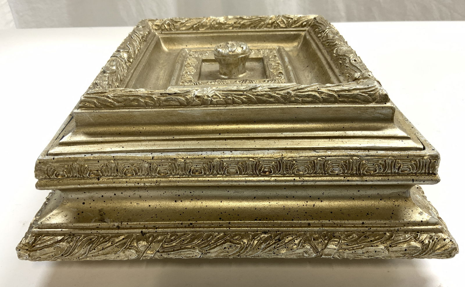 Vtg French Provincial Lidded Giltwood Keepsake BX (1 of 8)