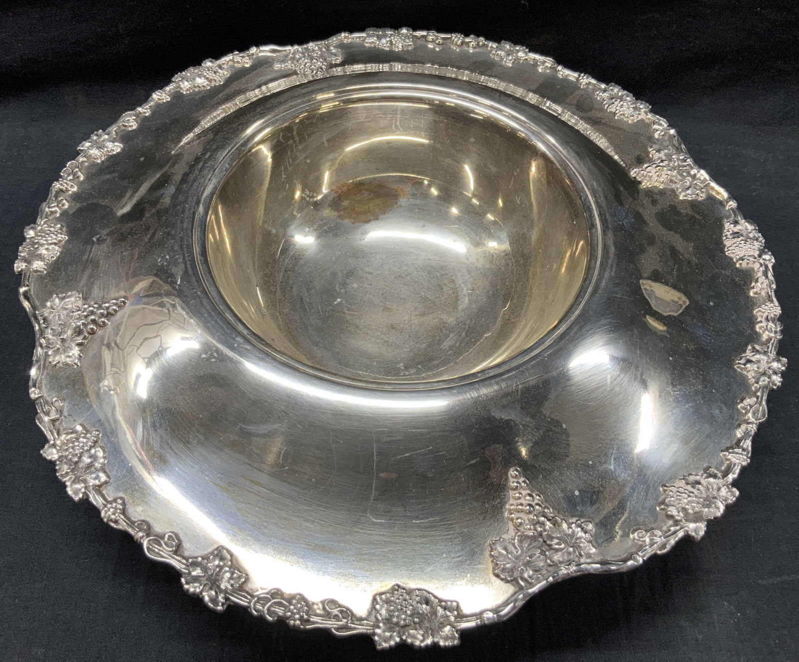 Wm A Rogers Silver Plated Centerpiece (1 of 8)