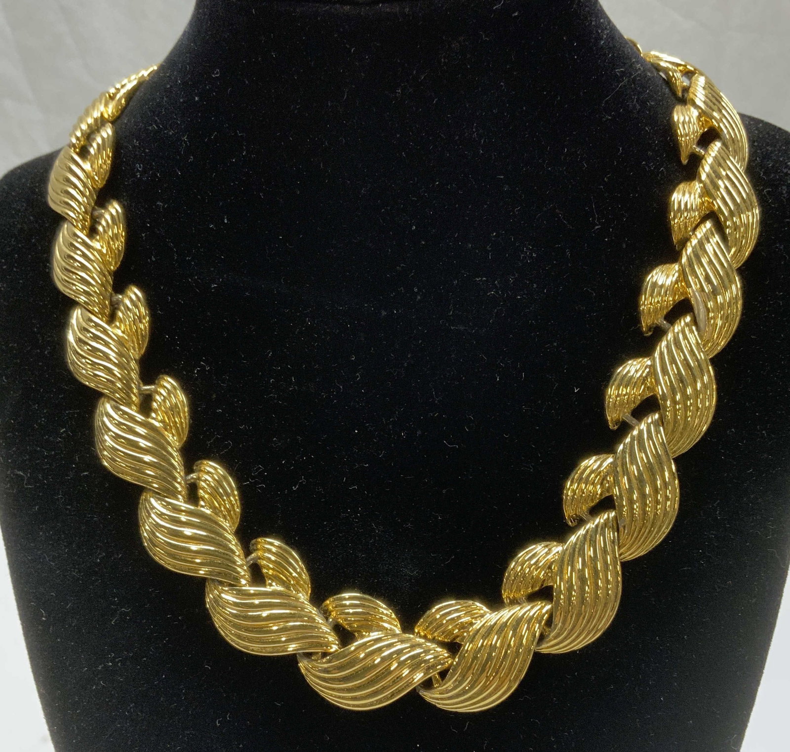 NAPIER Gold tone Choker Necklace: Napier signed Gold tone choker necklace , 3/4 in wide, drop is approx 5 in. Vibrant gold tone metal with some weight to it. Napier signed jewelry, Napier Gold tone choker necklace , cocktail necklace,