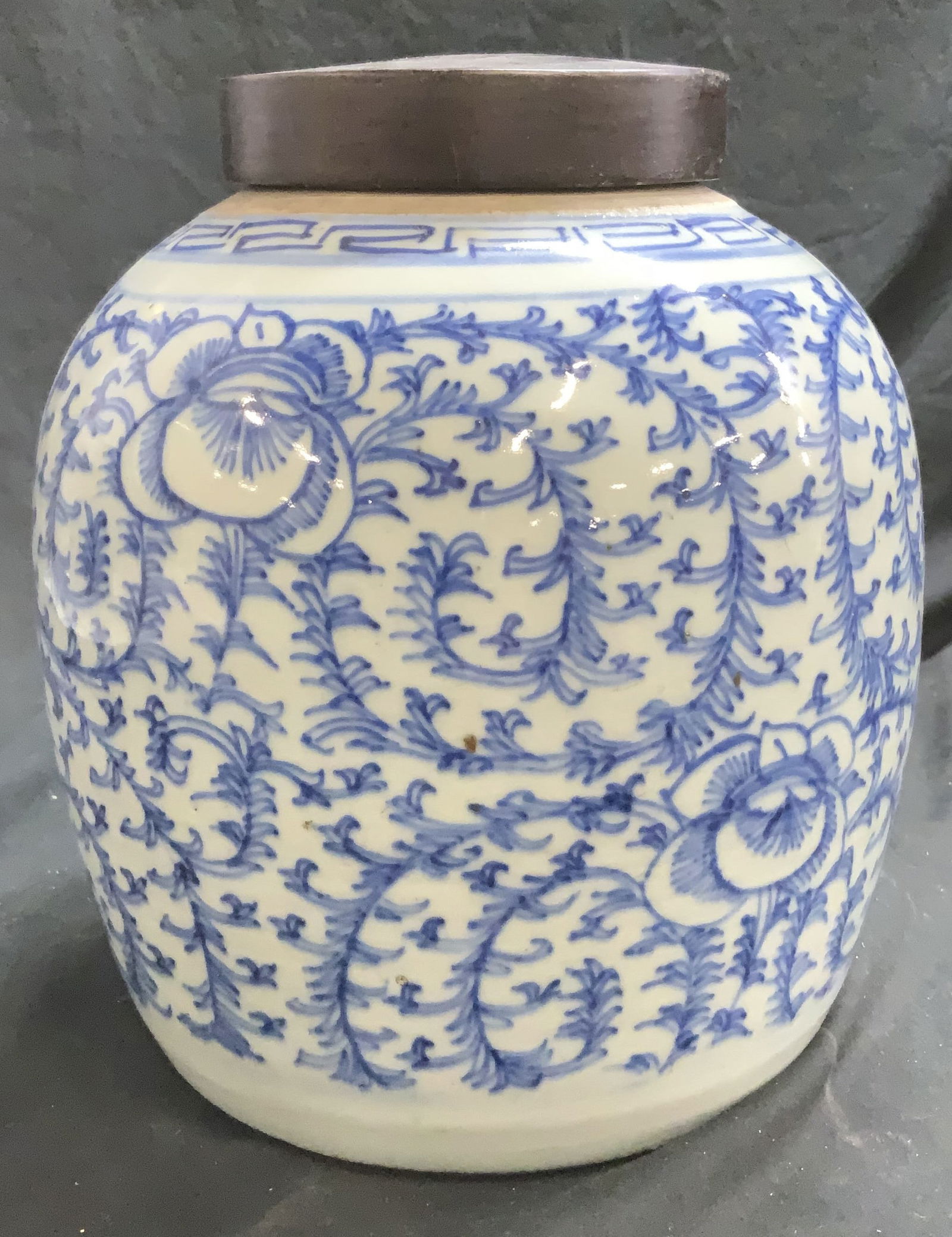 Porcelain Chinese Celadon Blue Ginger Jar w Lid (1 of 6)