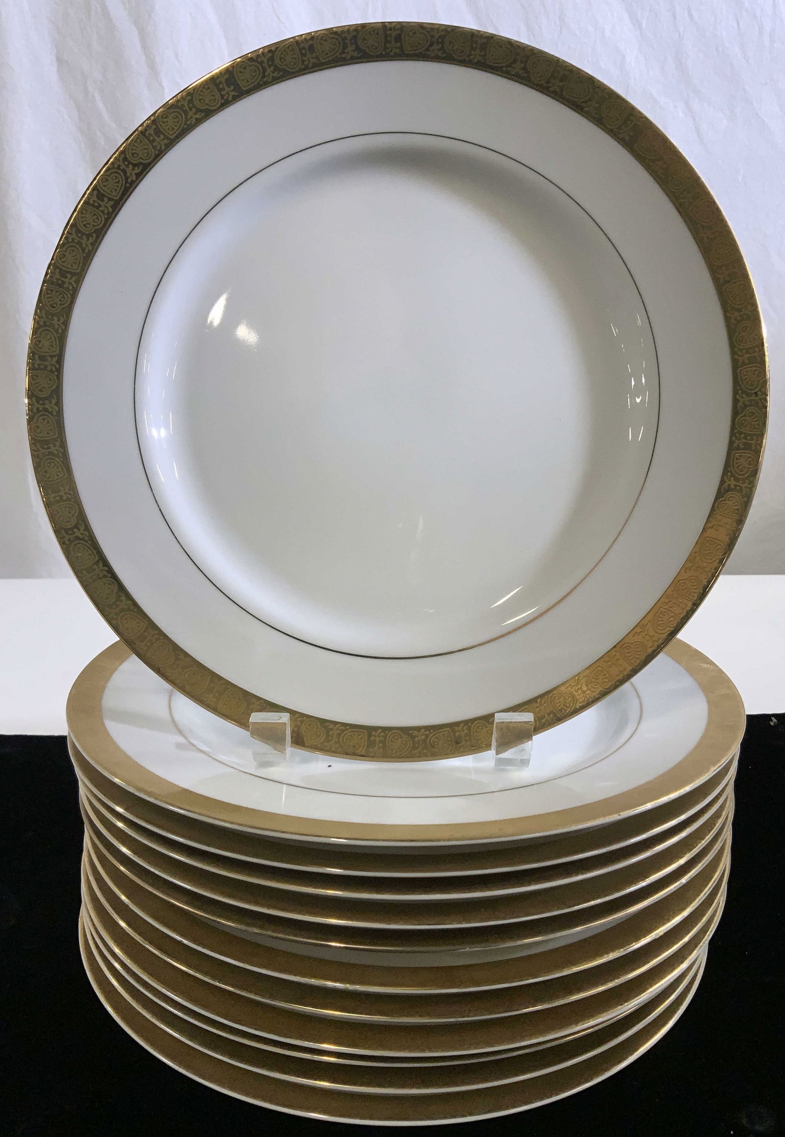 Set 12 Portrait Studio White/Gilt China Plates (1 of 6)