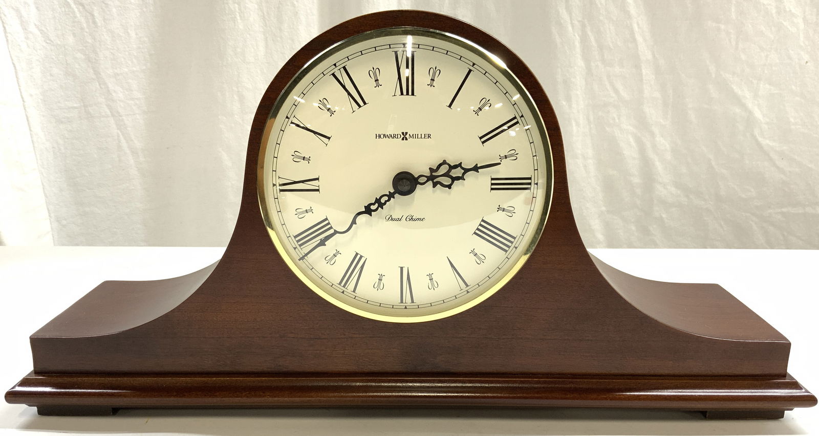 HOWARD MILLER Wood Shell Dual Chime Mantel Clock (1 of 8)