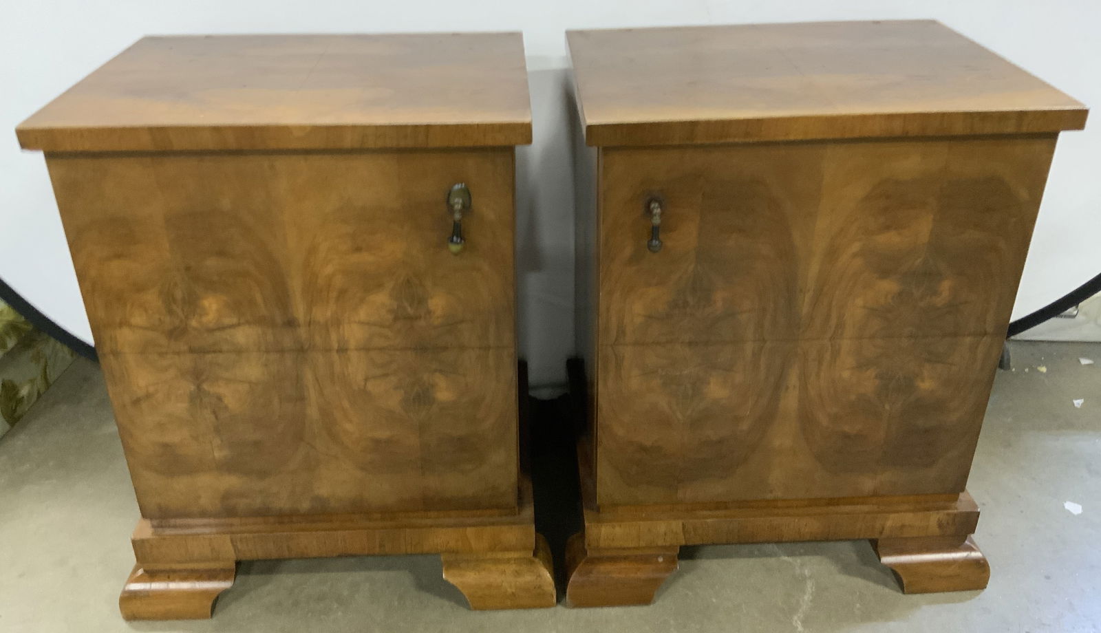 Pr Hand Signed Antique Art Deco Style Nightstands (1 of 14)