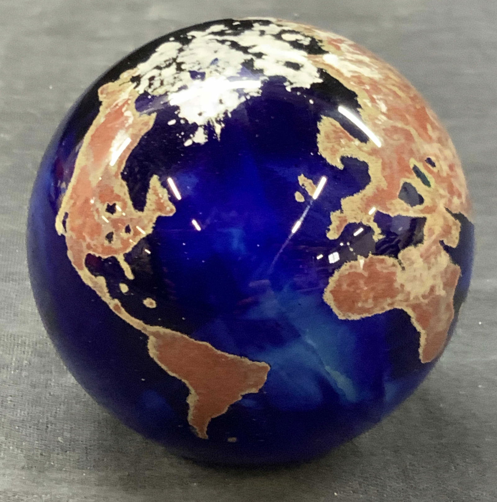 Lundberg Studios 1999 Globe Art Glass Paperweight (1 of 8)