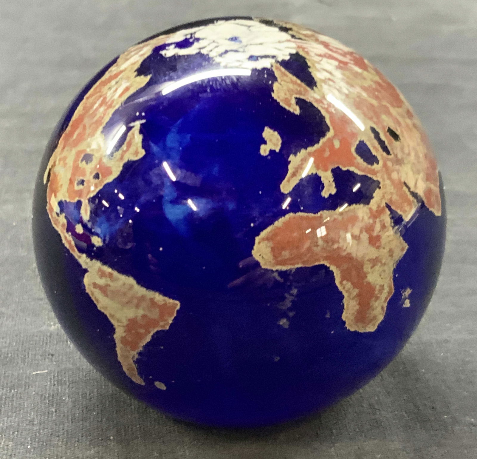 Lundberg Sgd 1999 Globe Art Glass Paperweight (1 of 6)