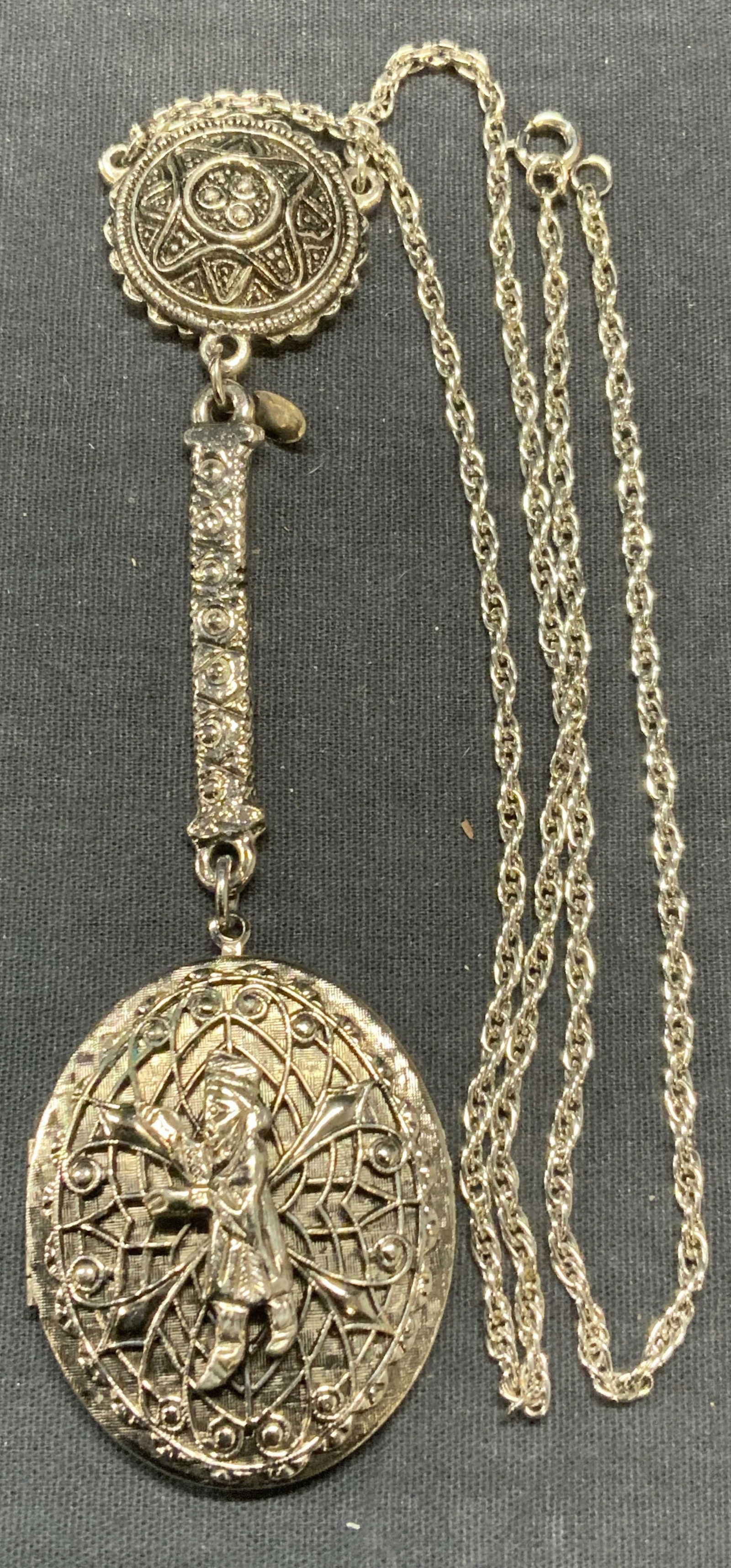 Vtg GOLDETTE Silver Tn Locket Pendant Necklace (1 of 7)