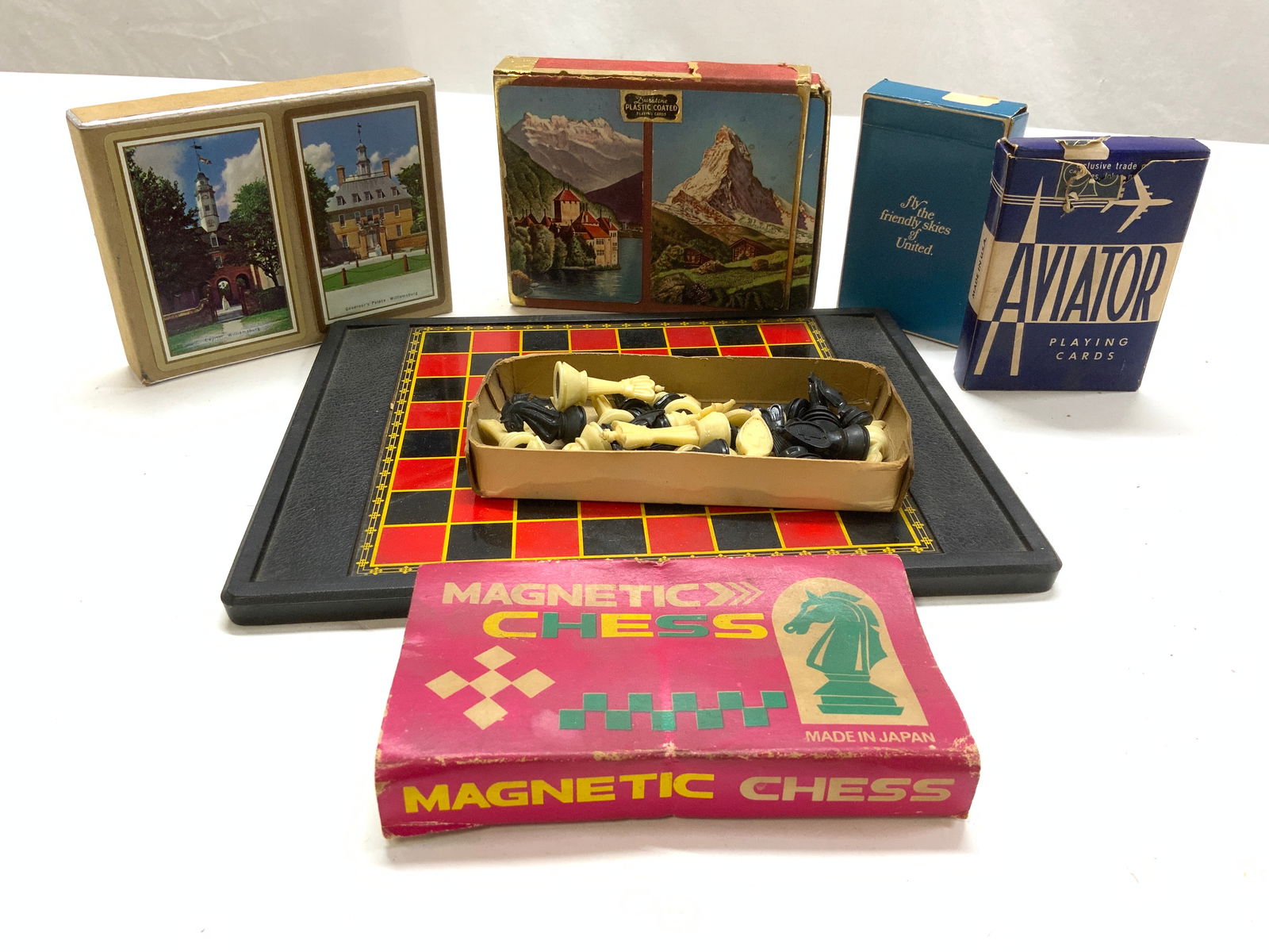 Lot5 Magnetic Chess Board, Illustr Playing Cards (1 of 7)
