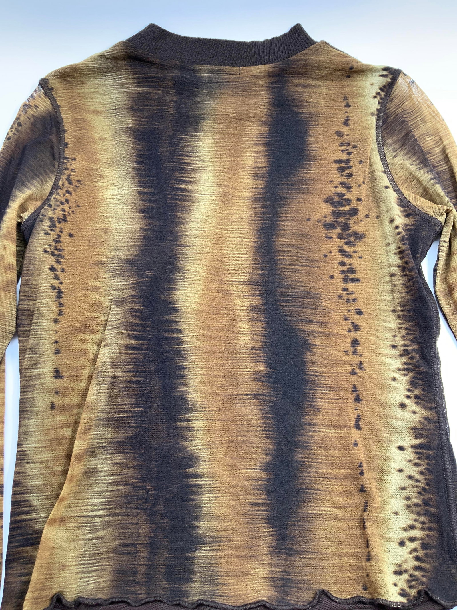 Vtg Stretch Long Sleeve Material Blend Shirt: Vintage style long sleeve material blend shirt with ruffled style sleeve ends in brown and gold streaking pattern. No tag. Sleeves measure 17 , chest measures 17 inches across and torso measures 21 in