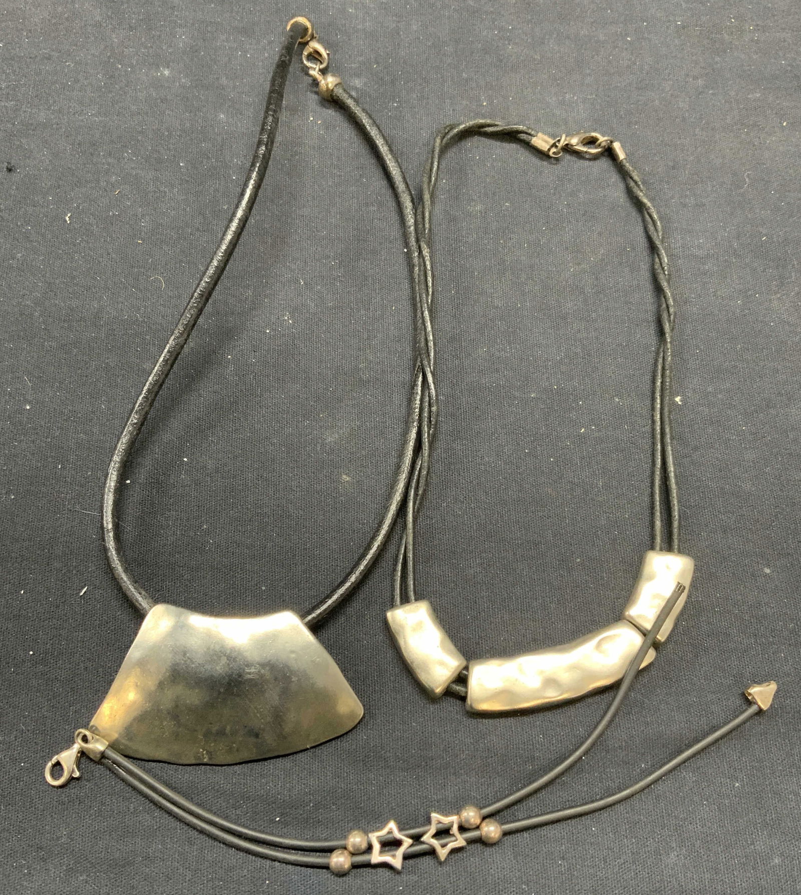 Lot 3 Silver tone Necklaces & Bracelet (1 of 7)