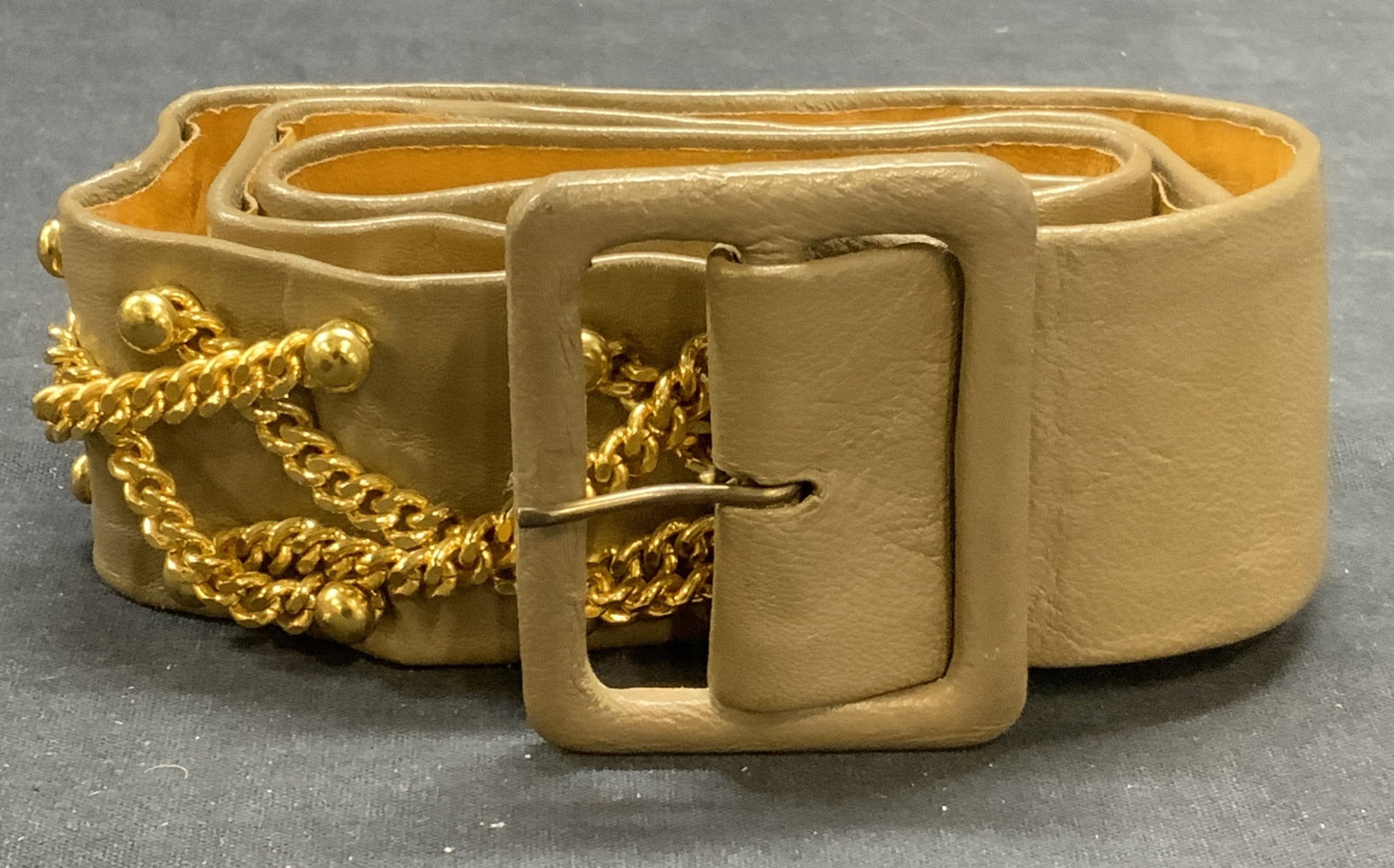 Taupe Leather & Gold Tone Chain Belt: Tape leather beast with gold tone chain detail. Measures approx. 35.5 inches long. Some wear to leather, scratching, and blemishes observed. Ladies belt, ladies leather belt ladies table belt, ladies 