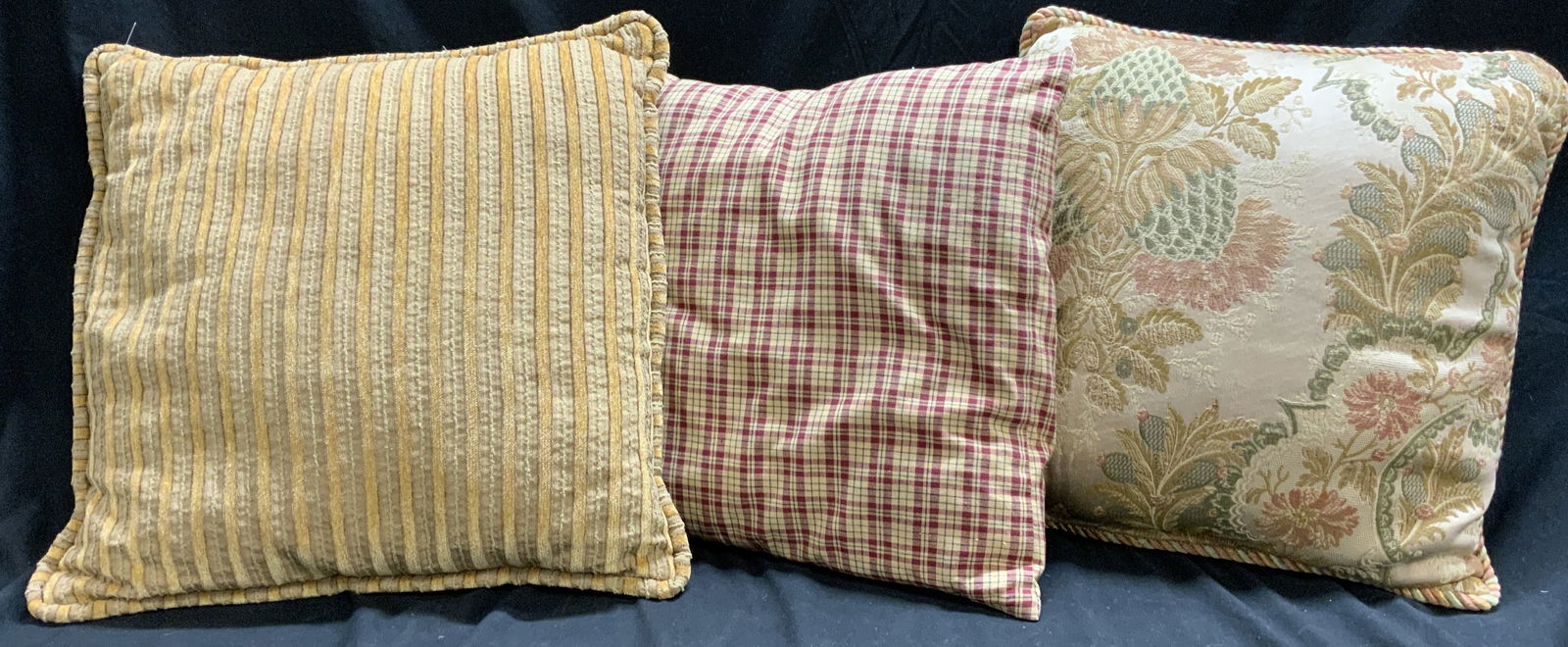 Lot 3 Assorted Patterned Throw Pillows (1 of 9)