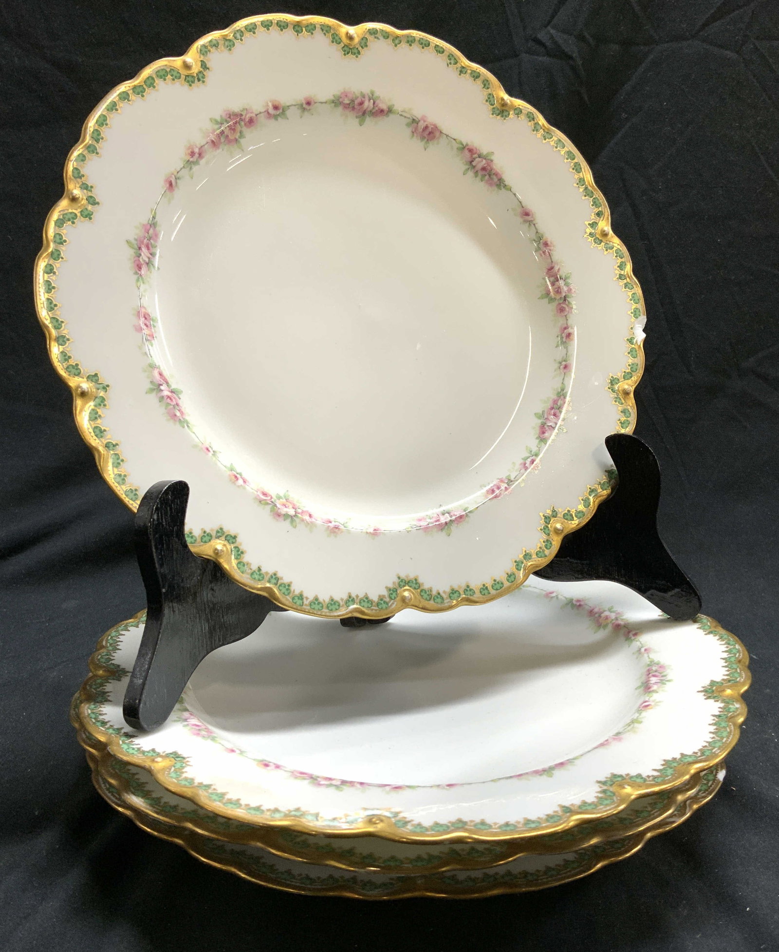 THEODORE HAVILAND LIMOGES FRANCE 4 Vtg Porc Plates: Underside are marked THEODORE HAVILAND LIMOGES FRANCE W. Lot includes 4 plates. Each white toned & porcelain with pink & green toned floral detail & gilt rims. Plates measure approximately 10 inches d