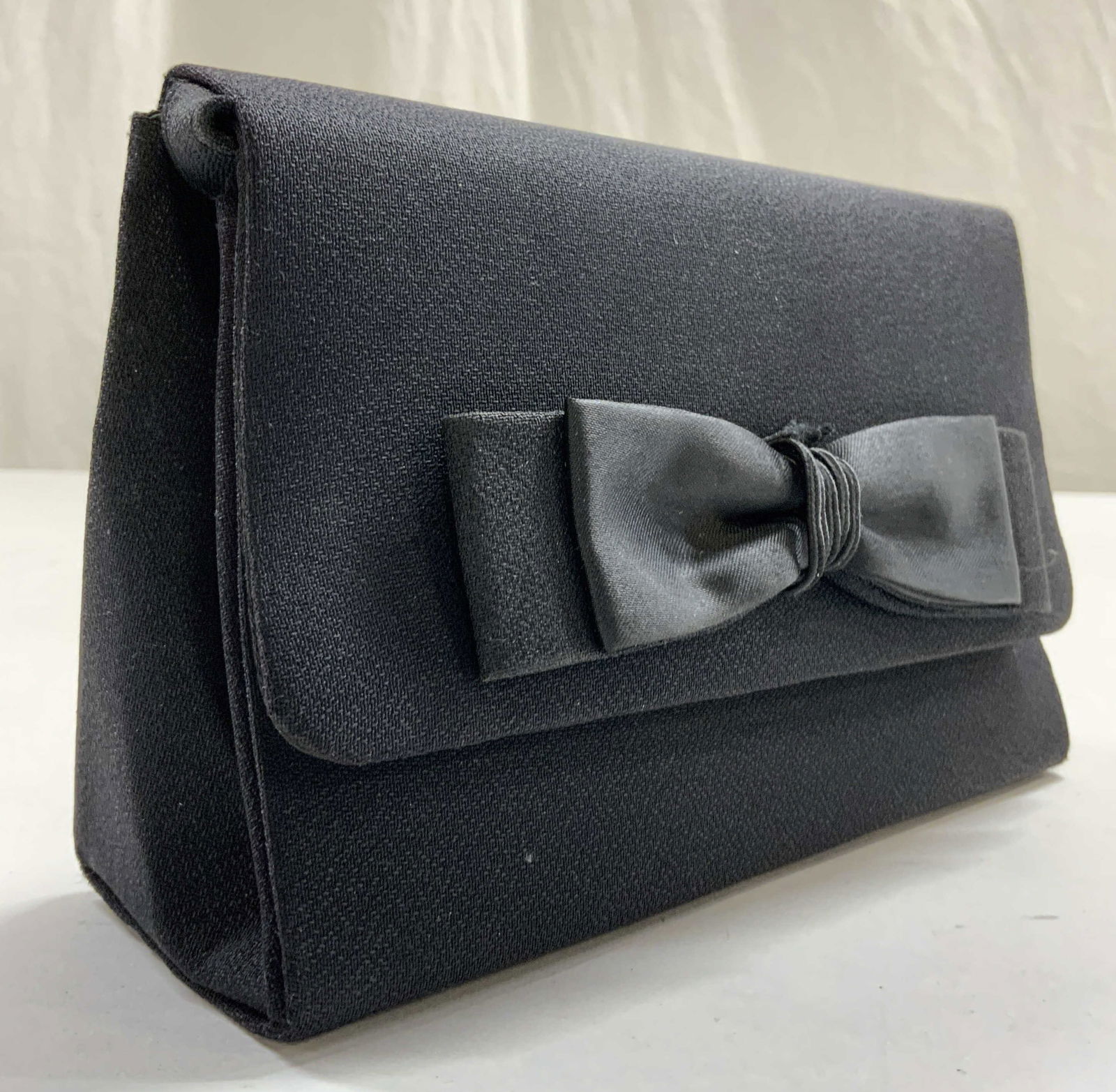 LA REGALE LTD Clutch W Bow Black (1 of 9)