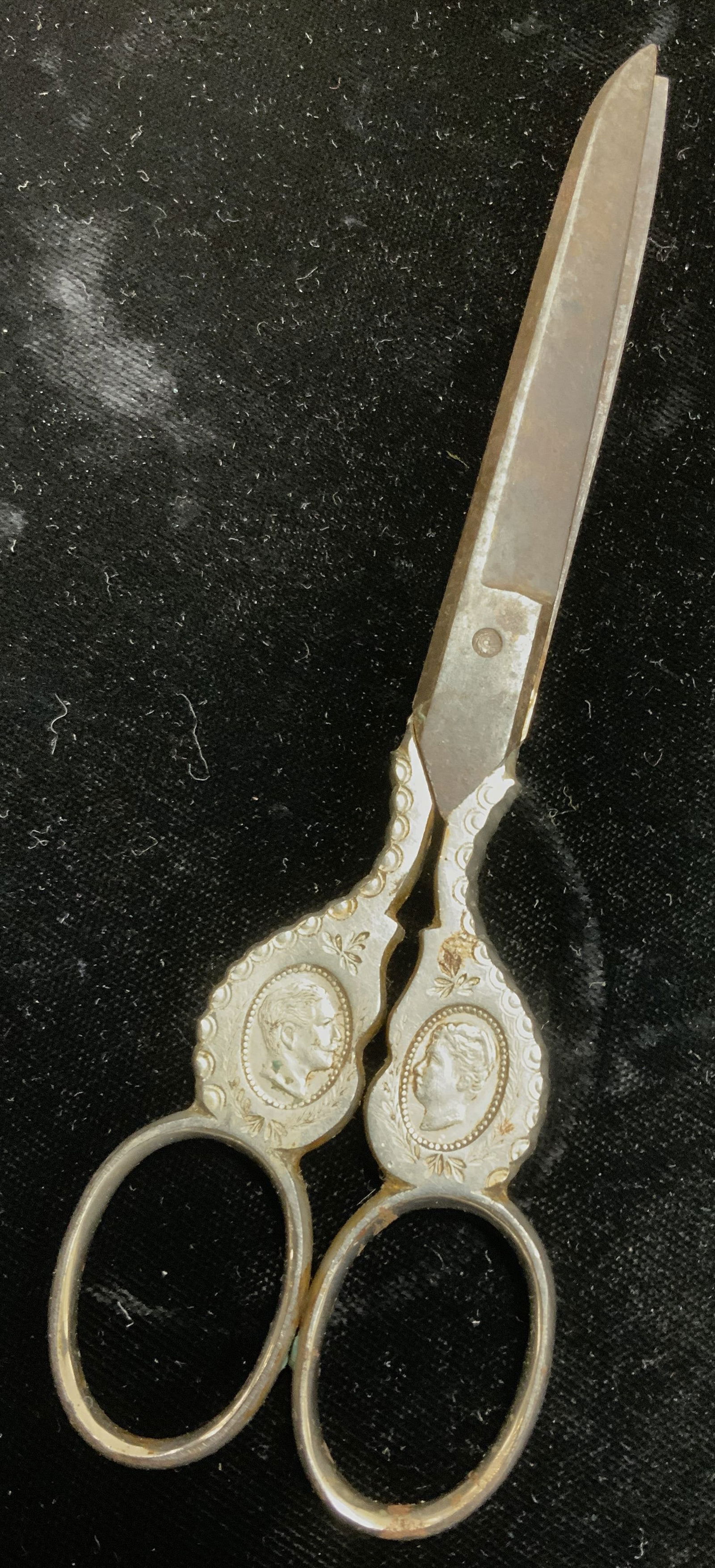 Vintage Iron & Silver Tn Sewing Scissors, England (1 of 6)
