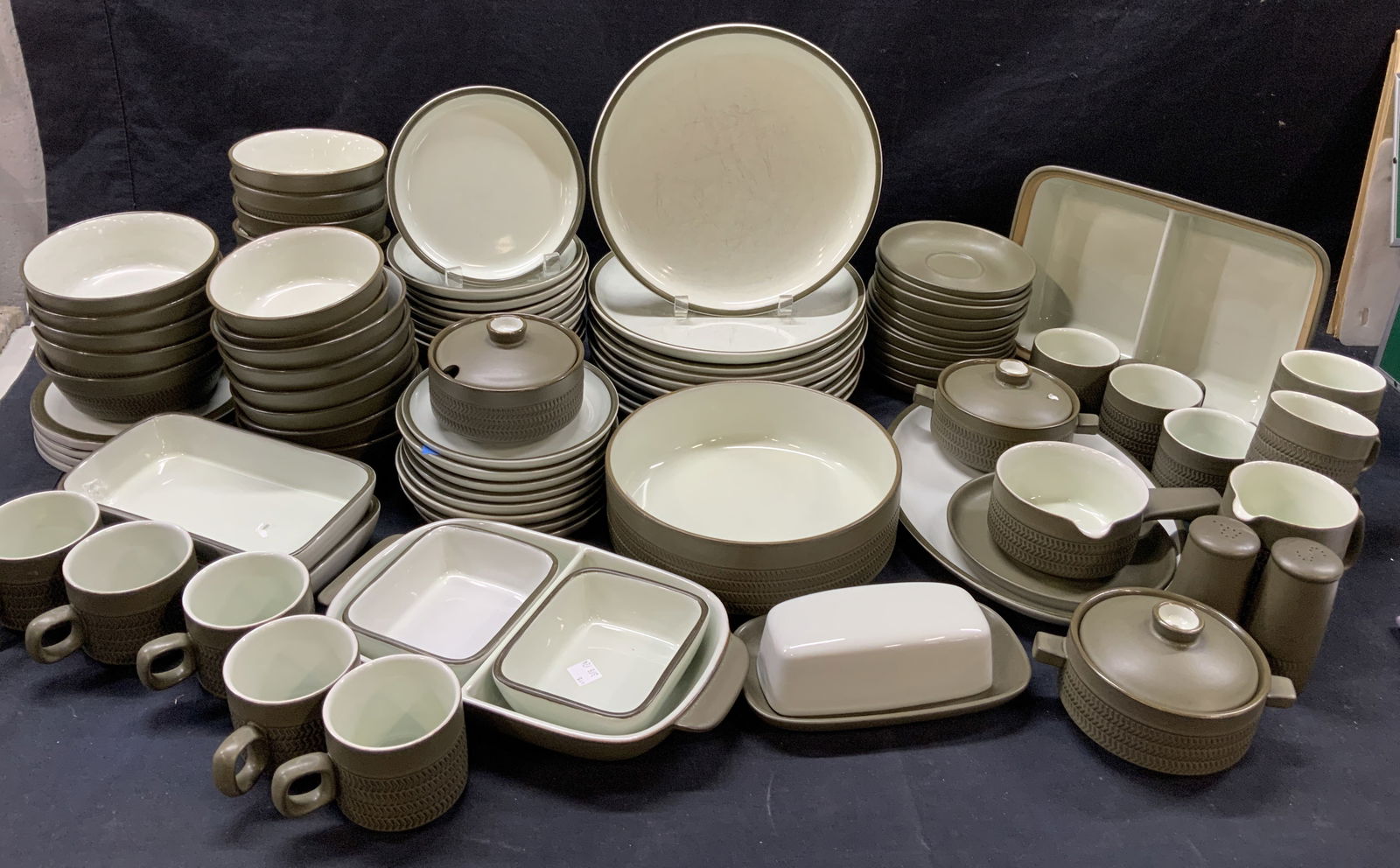 Set 98 Dendy Ceramic Dishware, England (1 of 15)