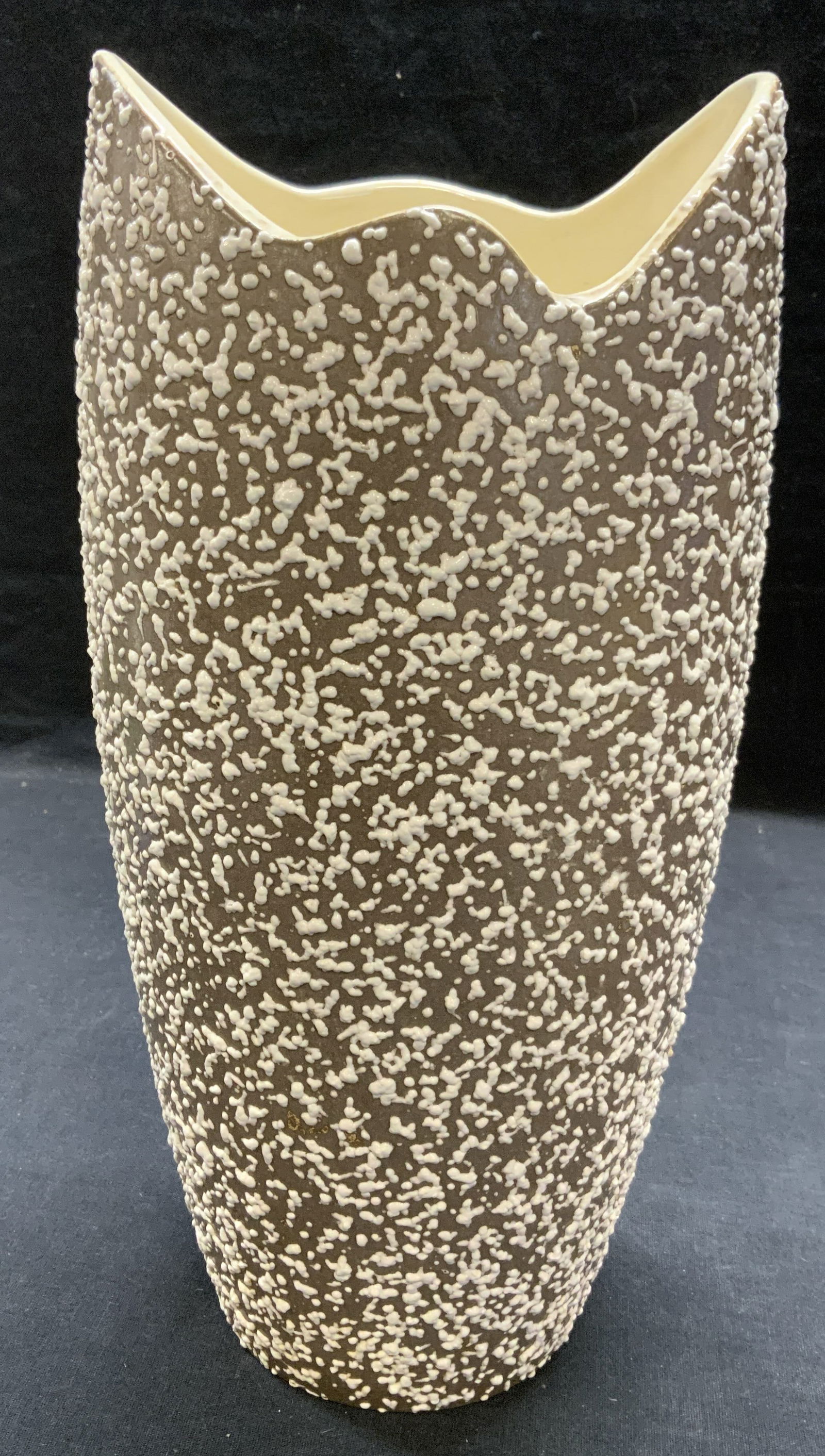 Vintage Royal HAEGER Brown/White Textured Vase USA (1 of 6)