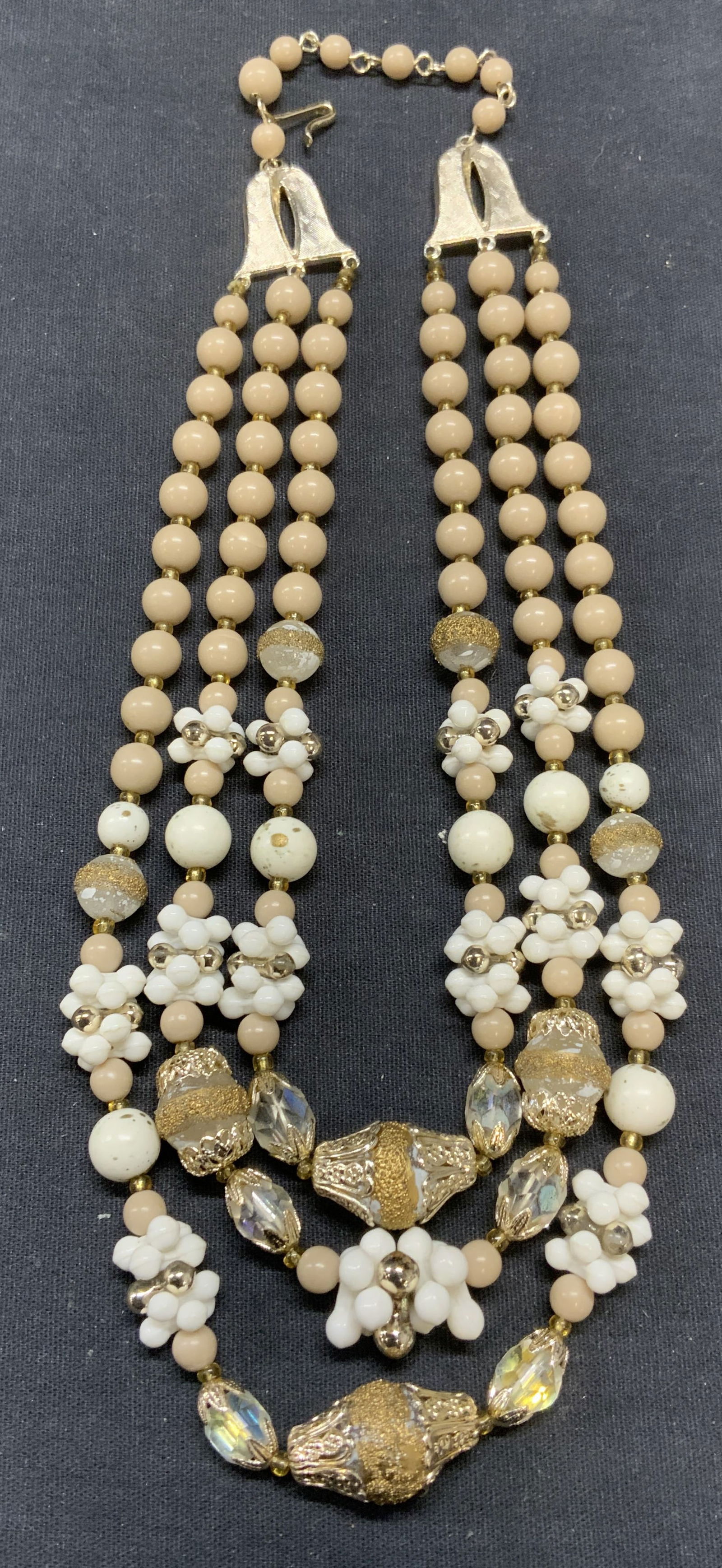 Vintage Tan & White Beaded Necklace (1 of 6)