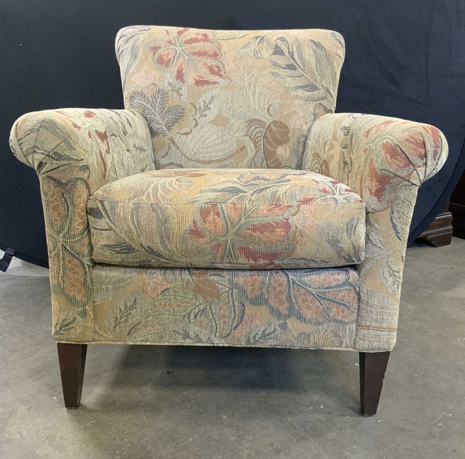 CRATE & BARREL Floral Armchair W Feet (1 of 9)
