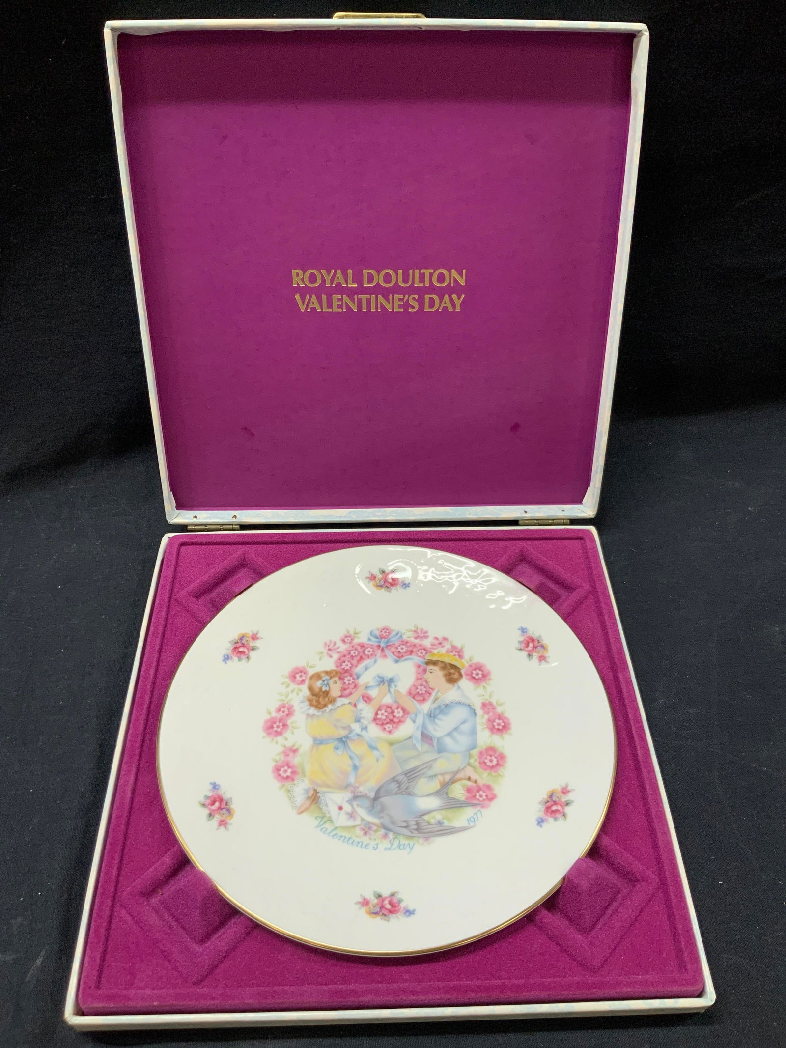 Vntg Royal Doulton Valentines Day Porcel Dish Wbox (1 of 9)