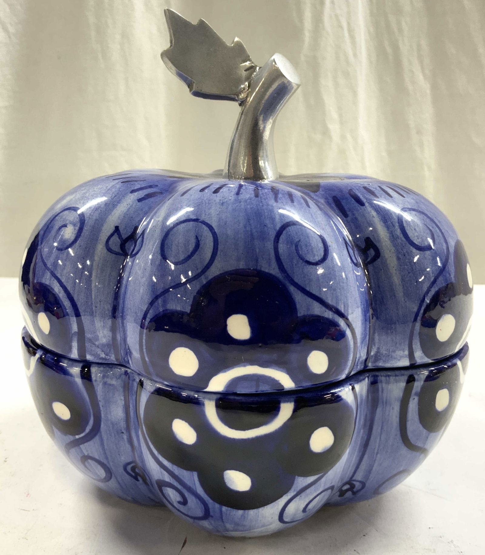 BMT Porc Pumpkin Box W Lid & Metal Stem MEXICO (1 of 7)