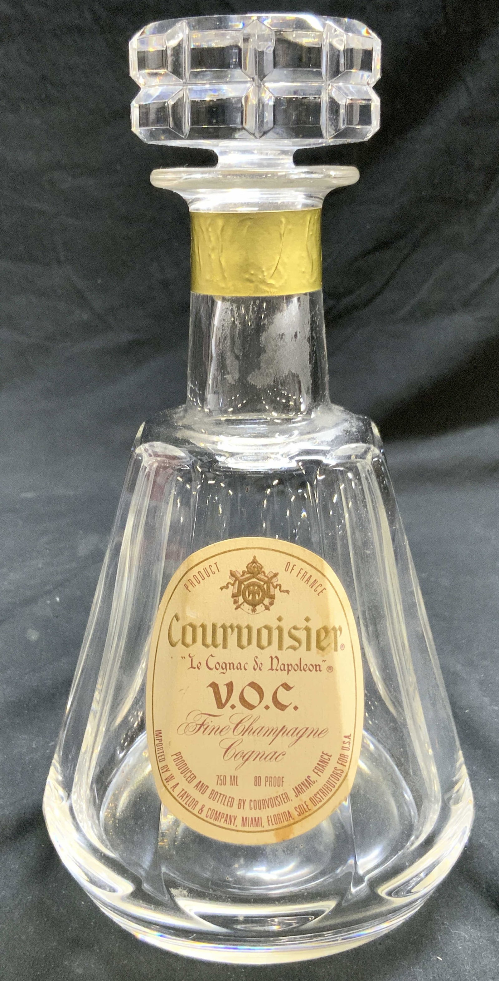 BACCARAT FRANCE COURVOISIER Crystal Decant Stopper: Underside is signed BACCARAT FRANCE. Label reads COURVOISIER. Decanter is Crystal & includes stopper. Decanter measures approximately 9.25 inches tall 4.75 inches wide. Decanter, crystal decanter, Bac