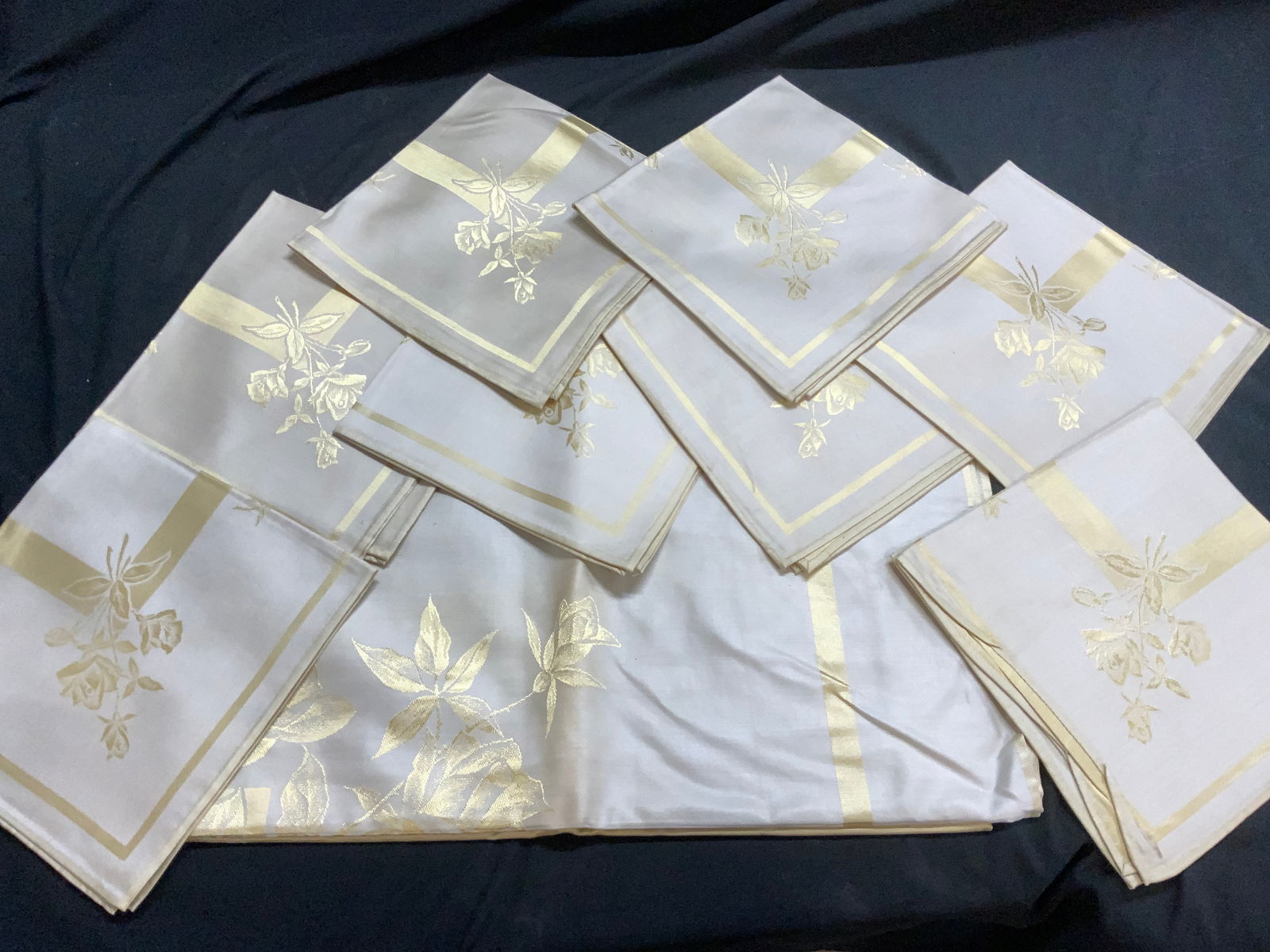 Set10 Gold & Beige Rose Pattern Table Linens Japan (1 of 8)