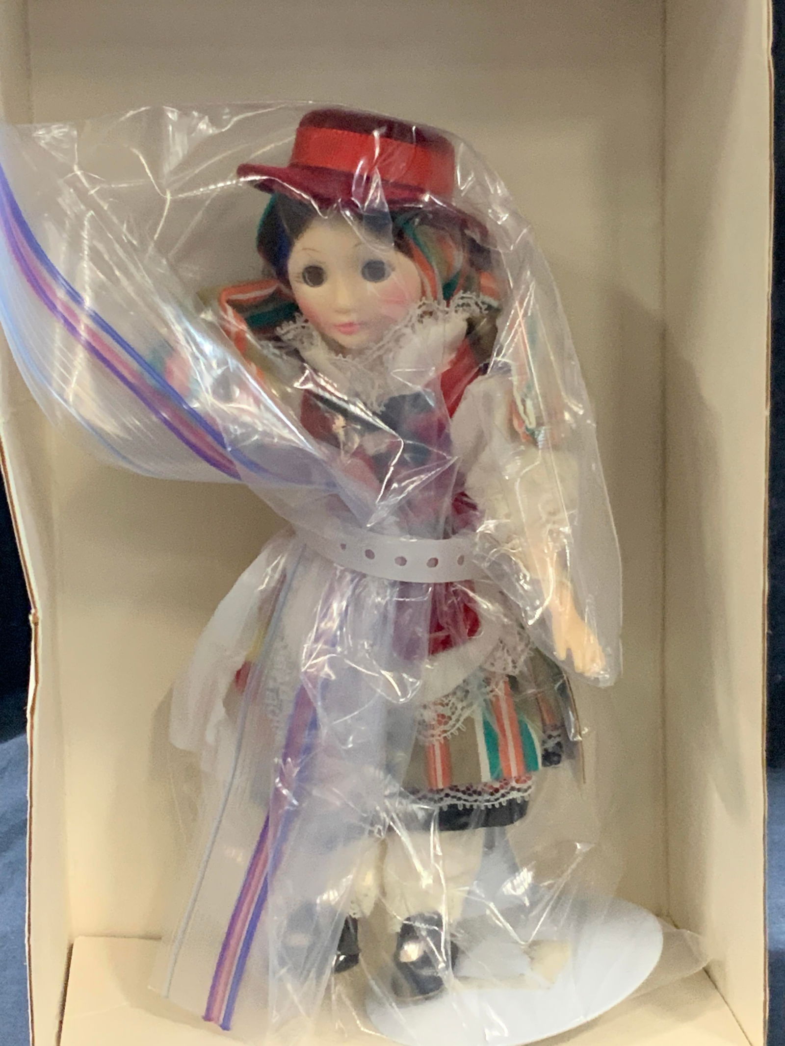 Vtg Suzanne Gibson Canary Islands Doll, Org.Box (1 of 9)