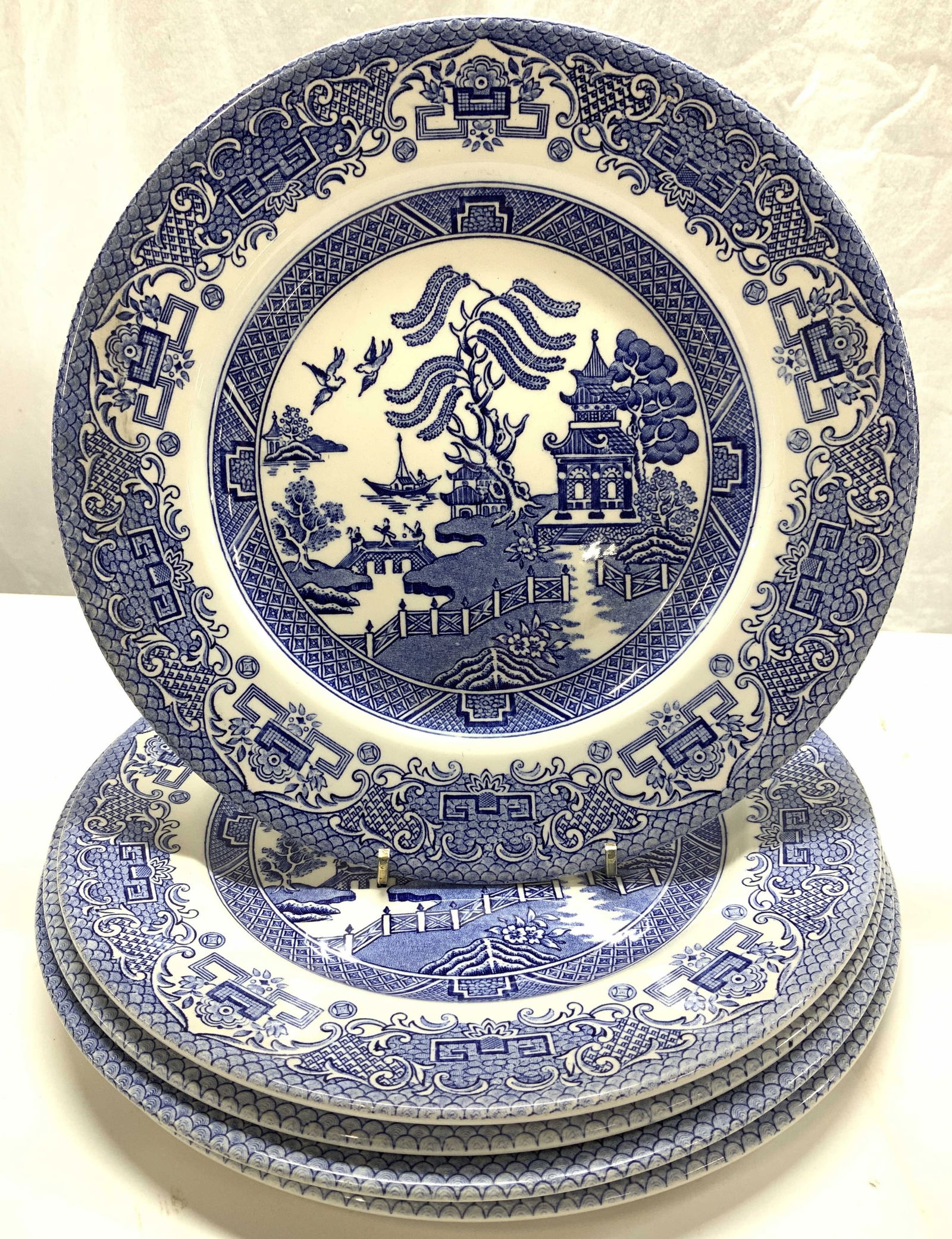 5 Blue Willow Transferware Dinner Plates, England (1 of 6)