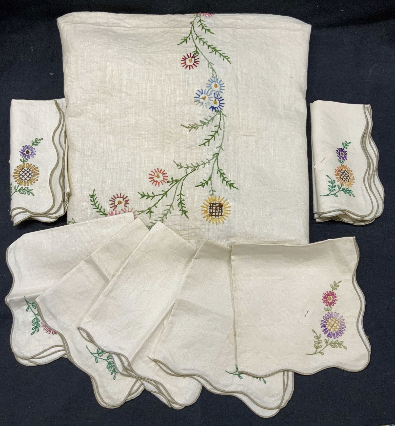 Set 9 Embroidered Floral Linen Table Linens (1 of 8)
