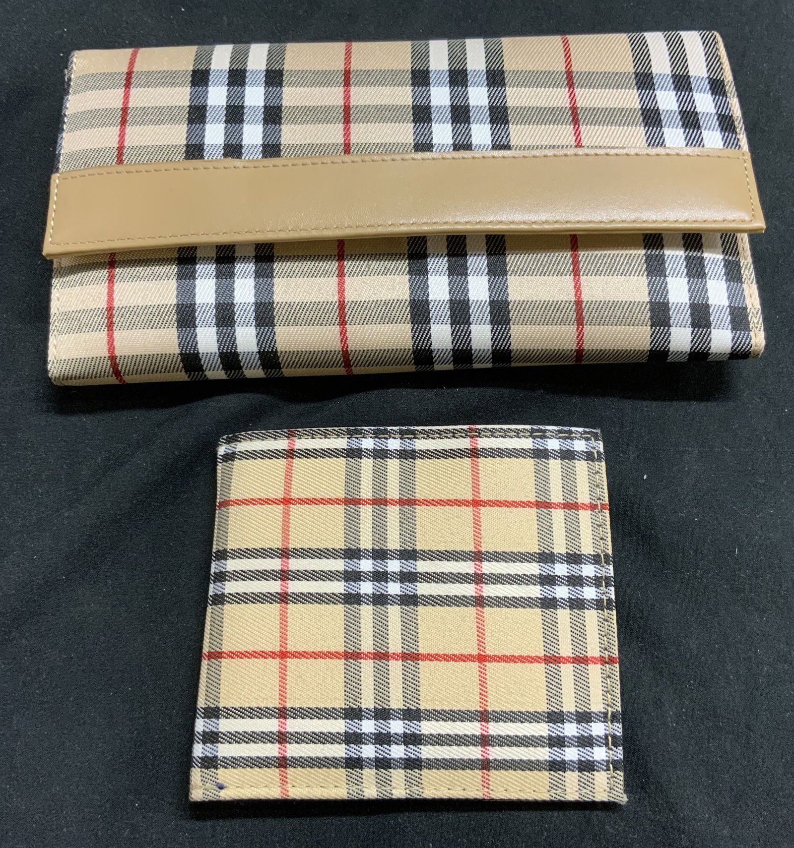 BURBERRY Style Lot 2 Nova Check Wallets (1 of 7)