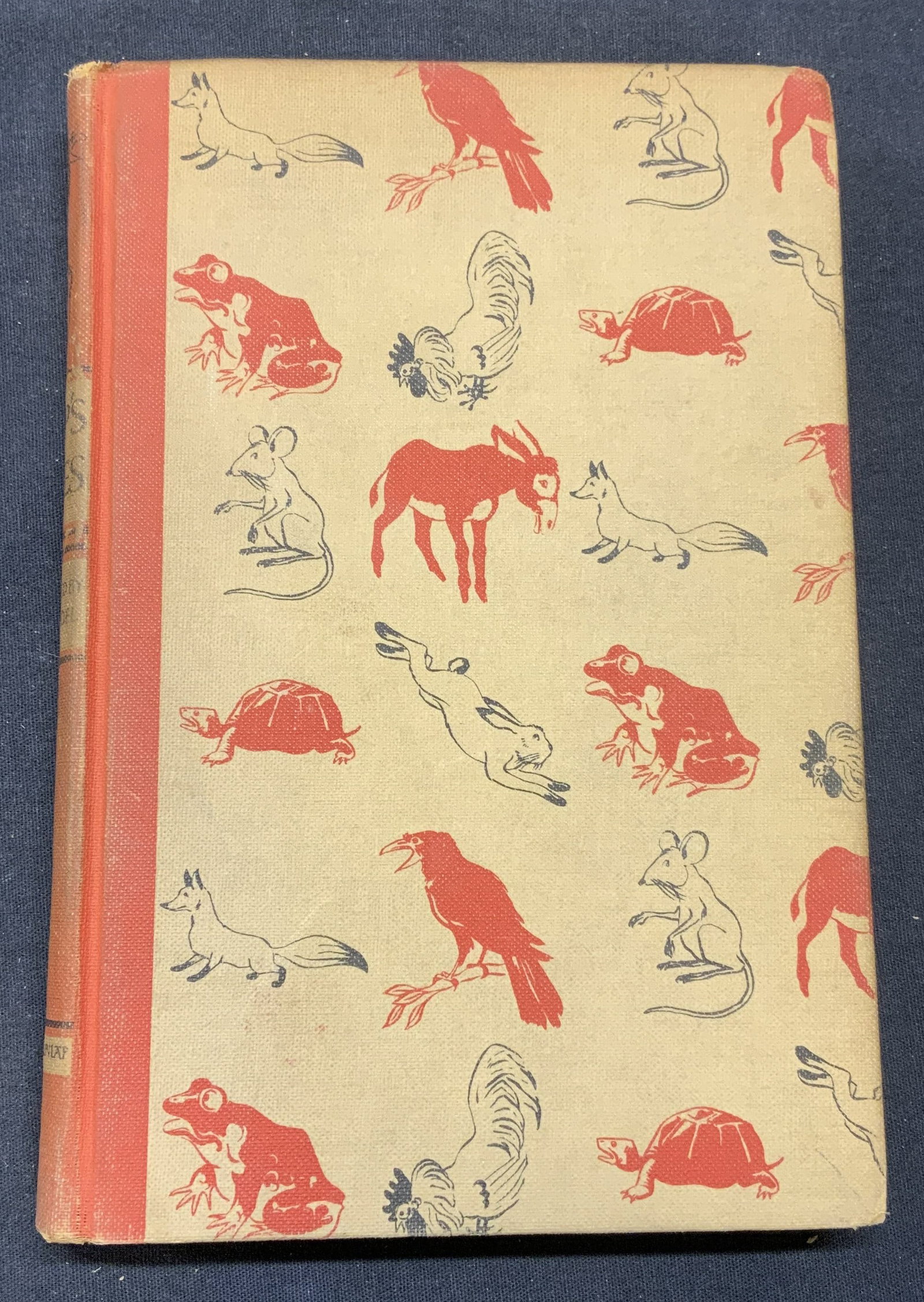 Vintage Aesops Fables, Illustrated, 1947: Vintage hardcover copy of Aesops Fables. Published by Grosset and Dunlap, 1947. Illustrated by Fritz Kredel. Measures approx. 8.25 x 5.5 inches. Some wear to cover, pages, and spine consistent with ex