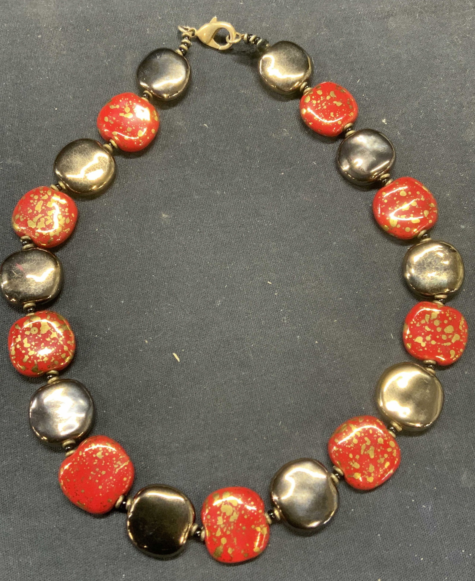 Gold Tone Metallic Red Beaded Necklace: Gold tone beaded necklace with metallic and red toned beads. Drop, length approx. 8 inches. Some scratching observed. Estate jewelry, costume jewelry, cocktail jewelry, fashion jewelry, accessories, f