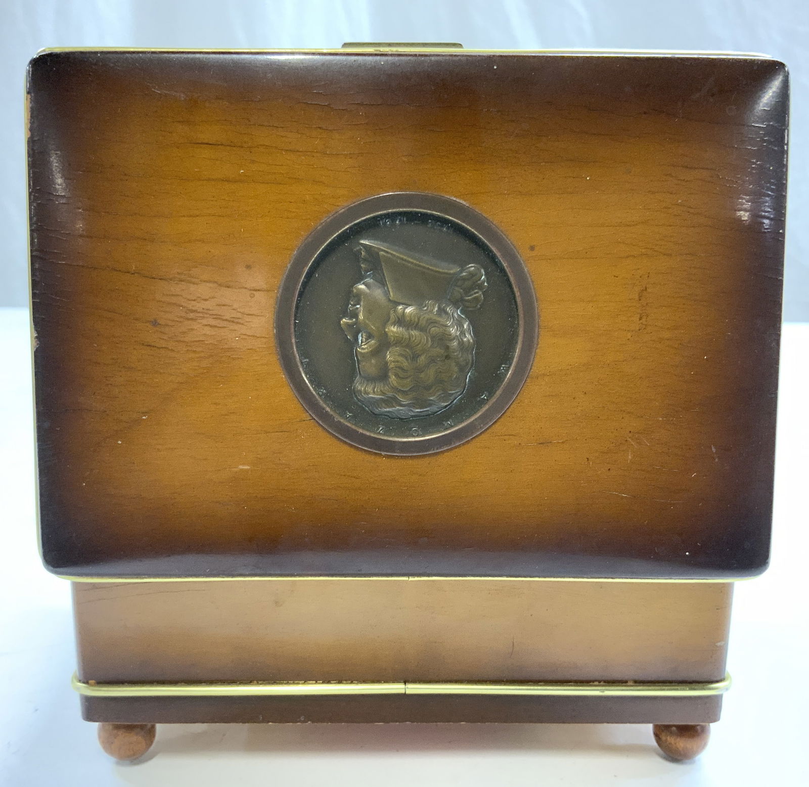 REUGE Vtg Lidded Wood Musical Keepsake Box W Feet (1 of 8)
