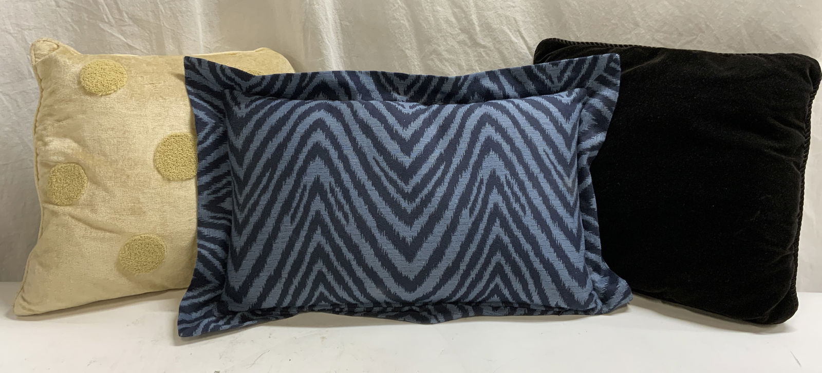 Lot 3 Assorted Throw Pillows, Millinery England (1 of 7)