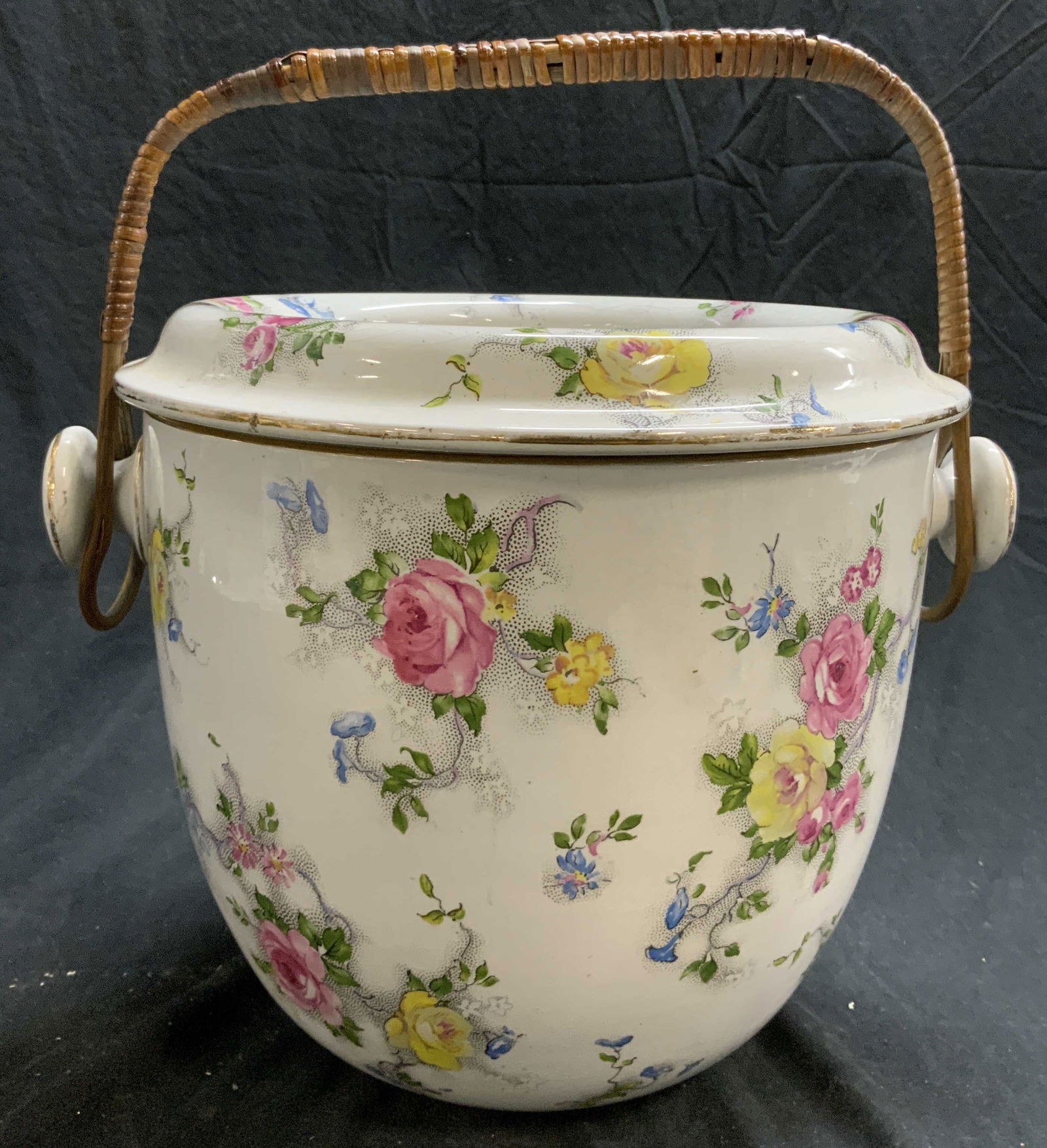 ROYAL HAMPTON WARE Vtg 2pc Porc Cupsidor W Hndle (1 of 9)