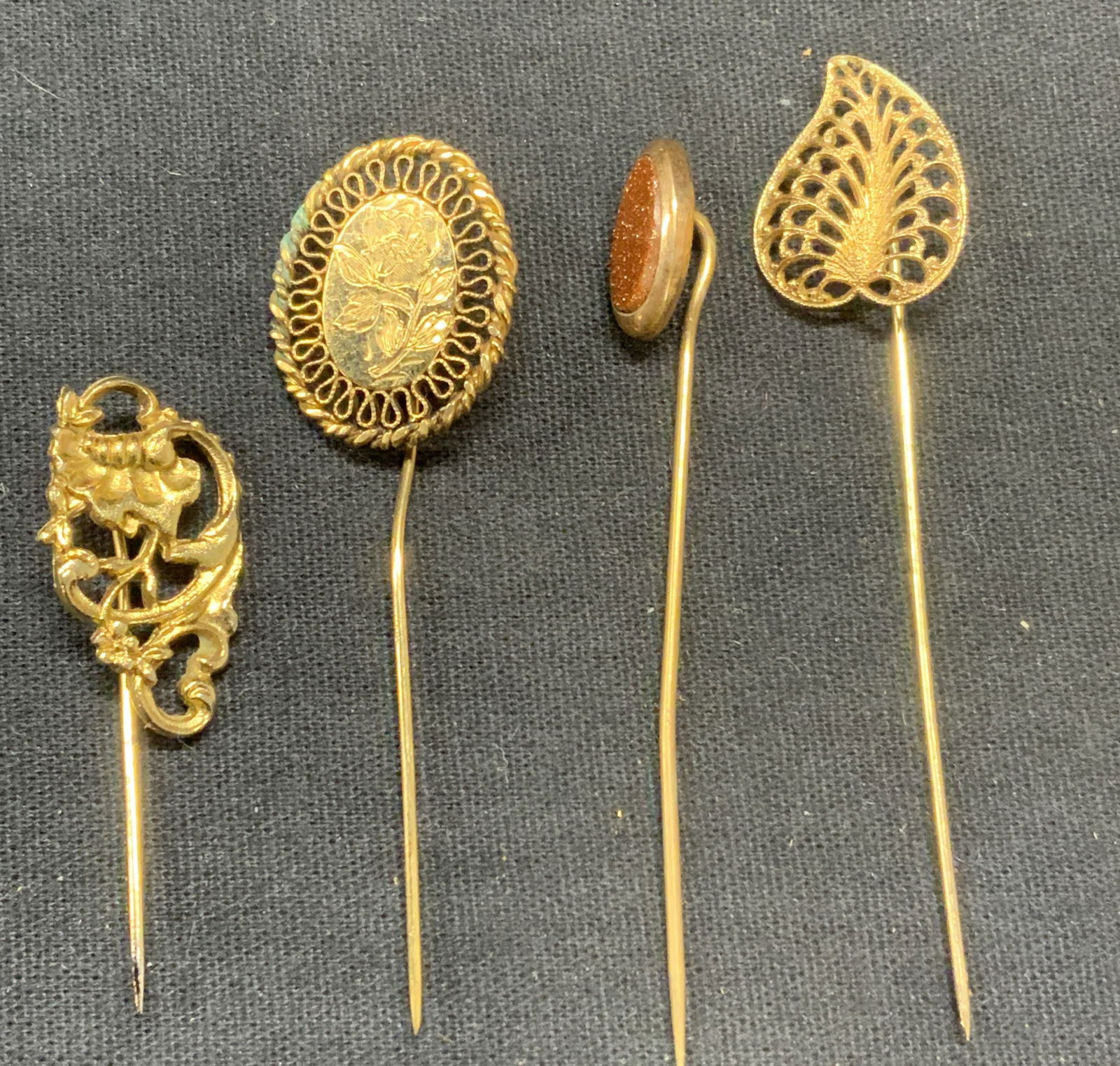 Lot 4 Vintage Gold Tone Stick Pins (1 of 6)