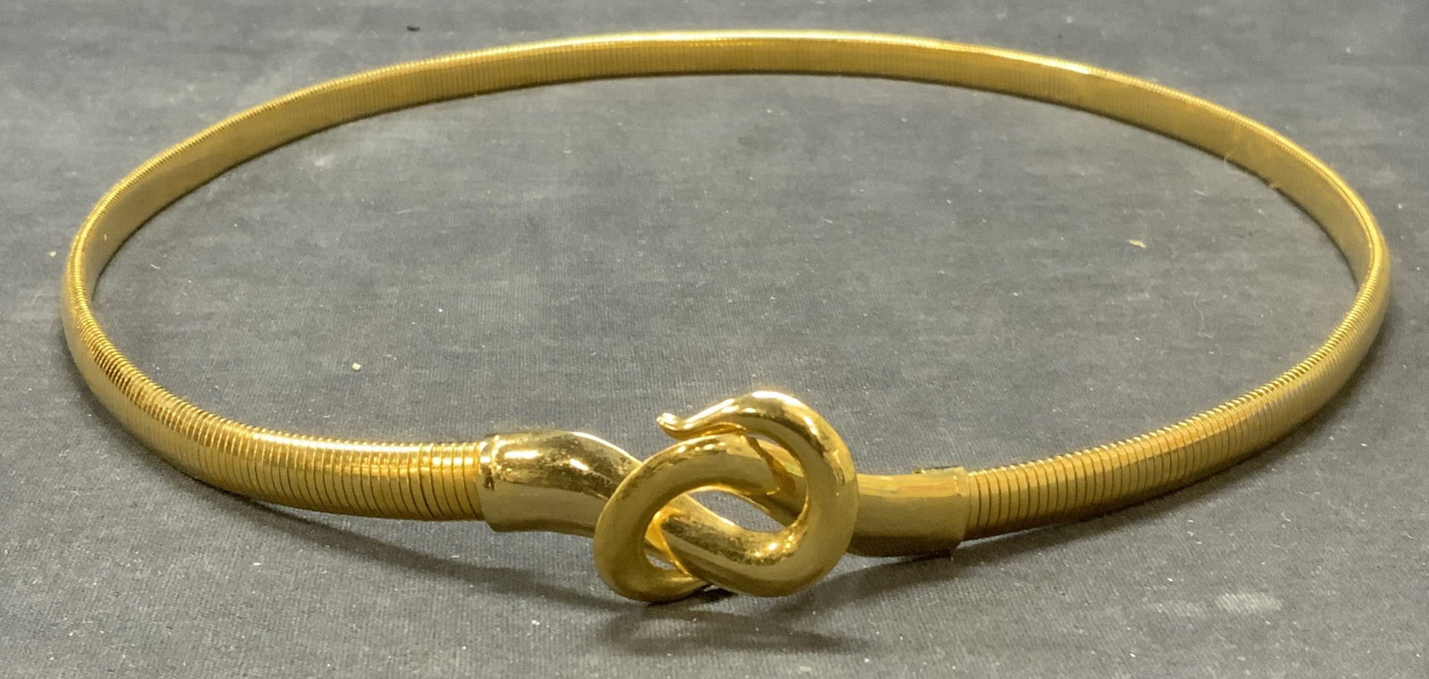 Vintage Gold Tone Chain Belt: Vintage gold tone chain belt. Hook clasp. Measures approx. 32 inches long. Some scratching observed. Ladies belt, ladies chain belt, ladies gold tone belt, ladies metal belt, ladies accessories, ladie