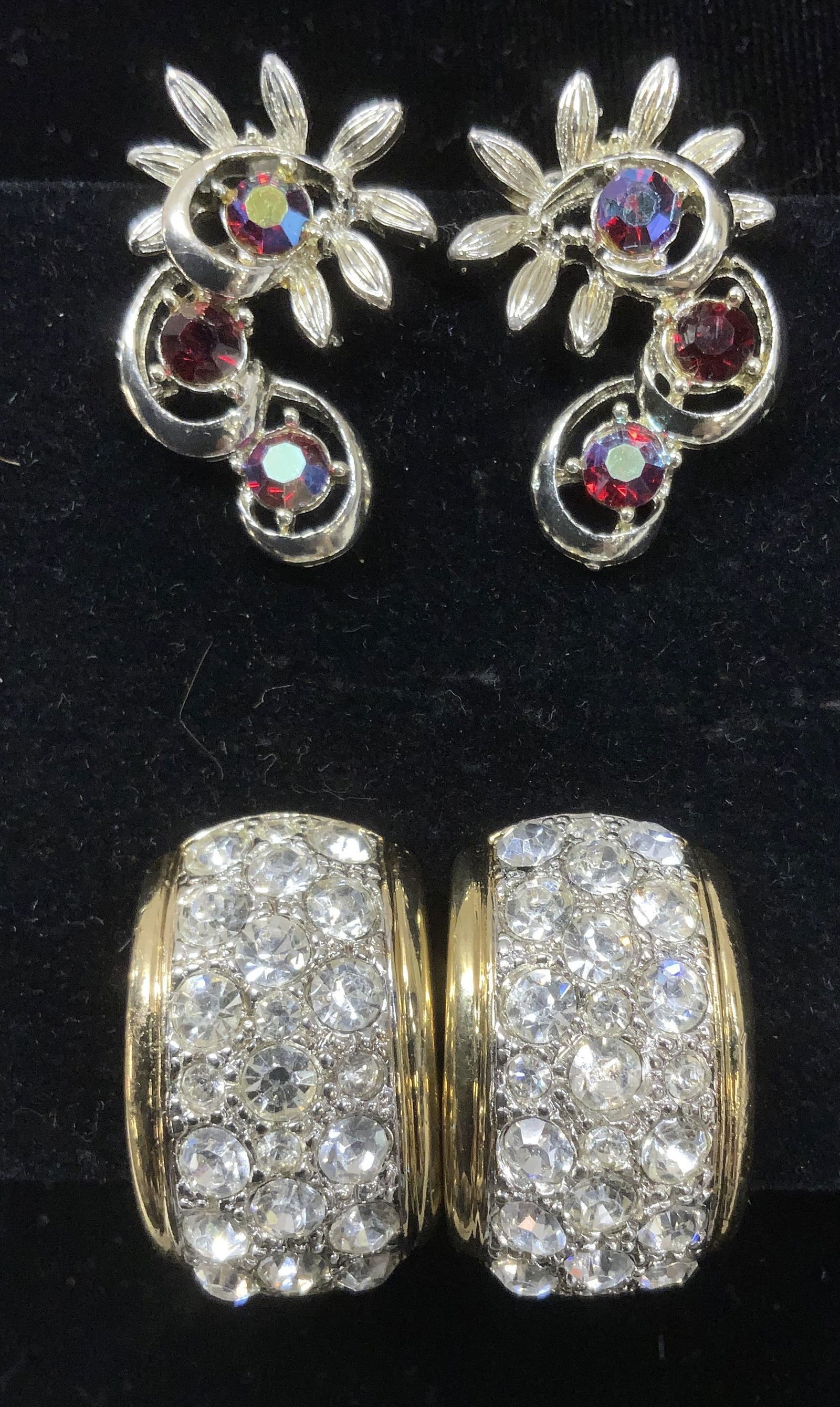 2prs SK AB Red Crystal & Crystal Gold Tn Earrings (1 of 6)