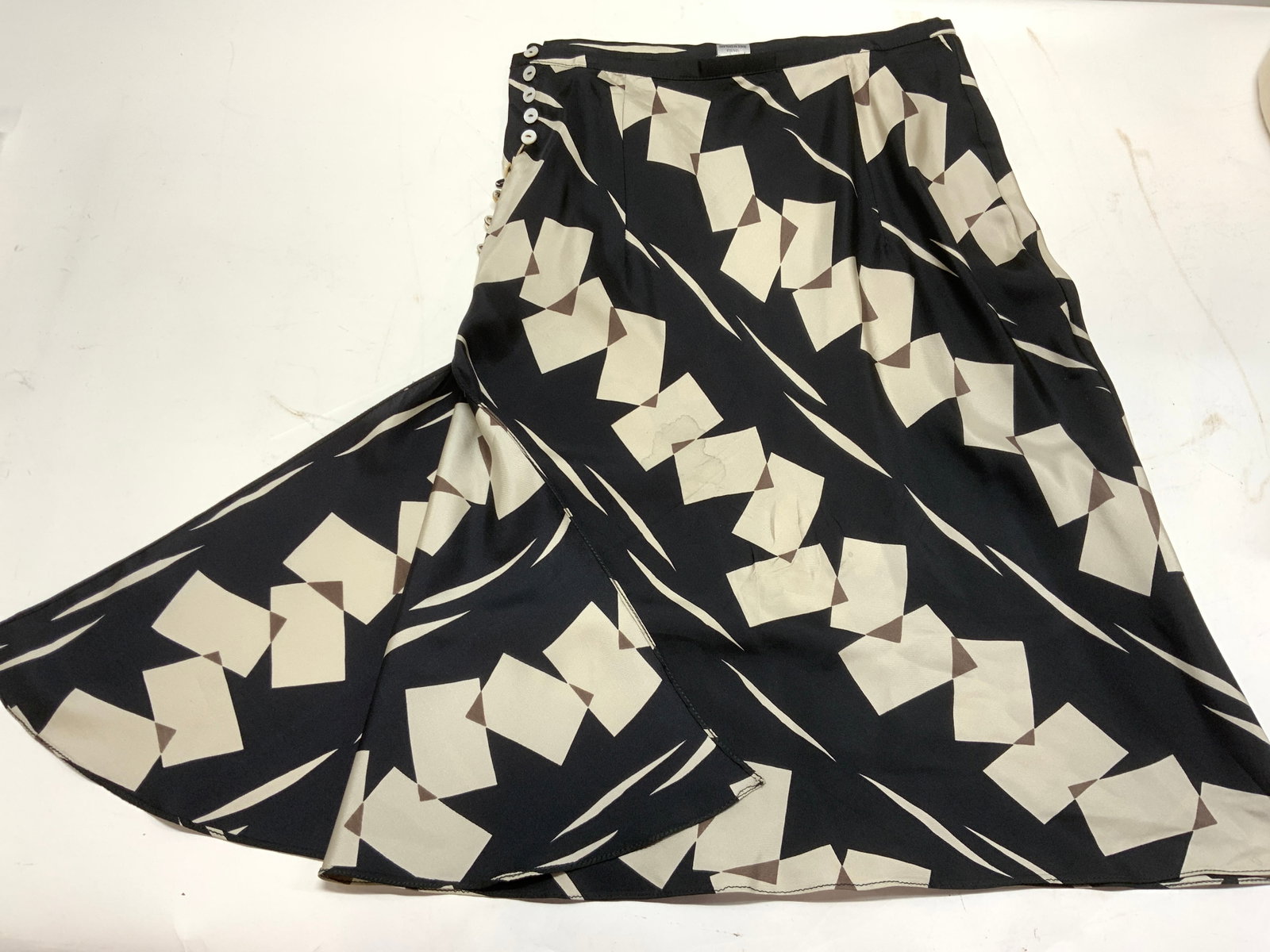 Martin Kidman Silk Skirt w Rectangle Print England: Black silk skirt with geometric rectangular and triangle print in grey and brown. Size 0 made In England, designer Martin Kidman. Cute skirt flare with side slit and mother of pearl buttons up the sid