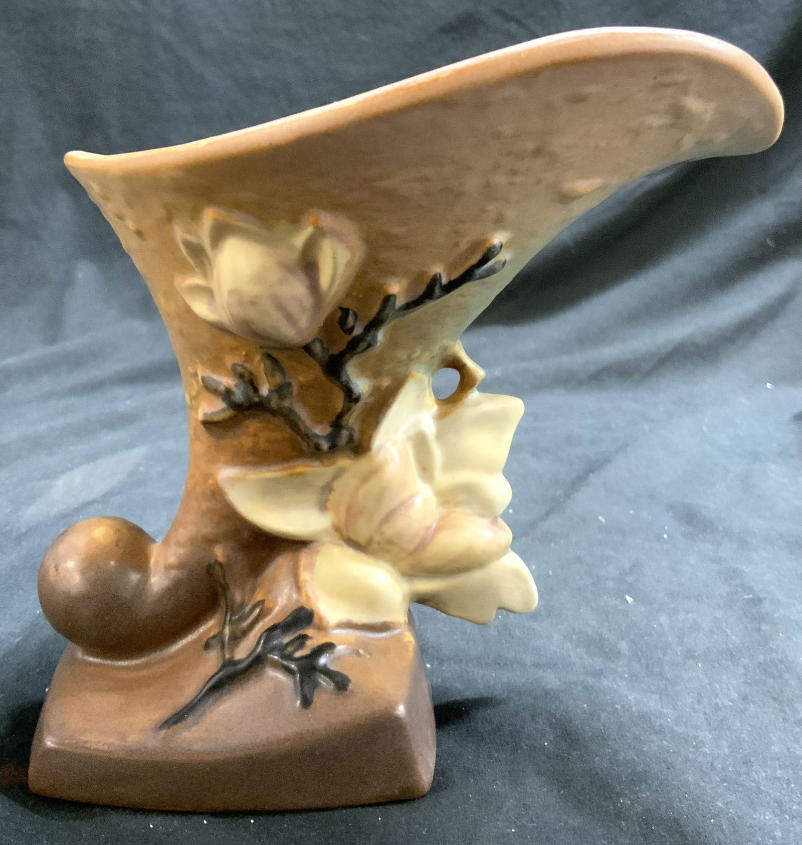 ROSEVILLE Magnolia Cornucopia Ceramic Vase Vessel (1 of 8)