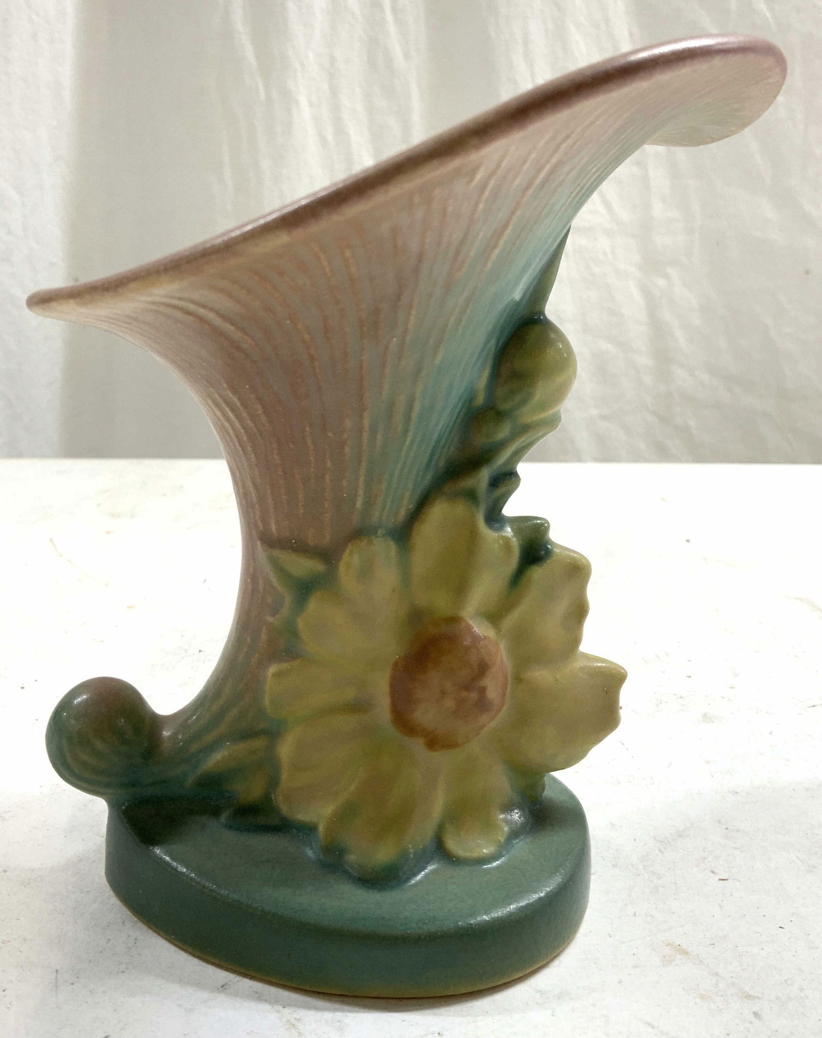 ROSEVILLE Peony Pink Cornucopia Ceramic Vase (1 of 7)